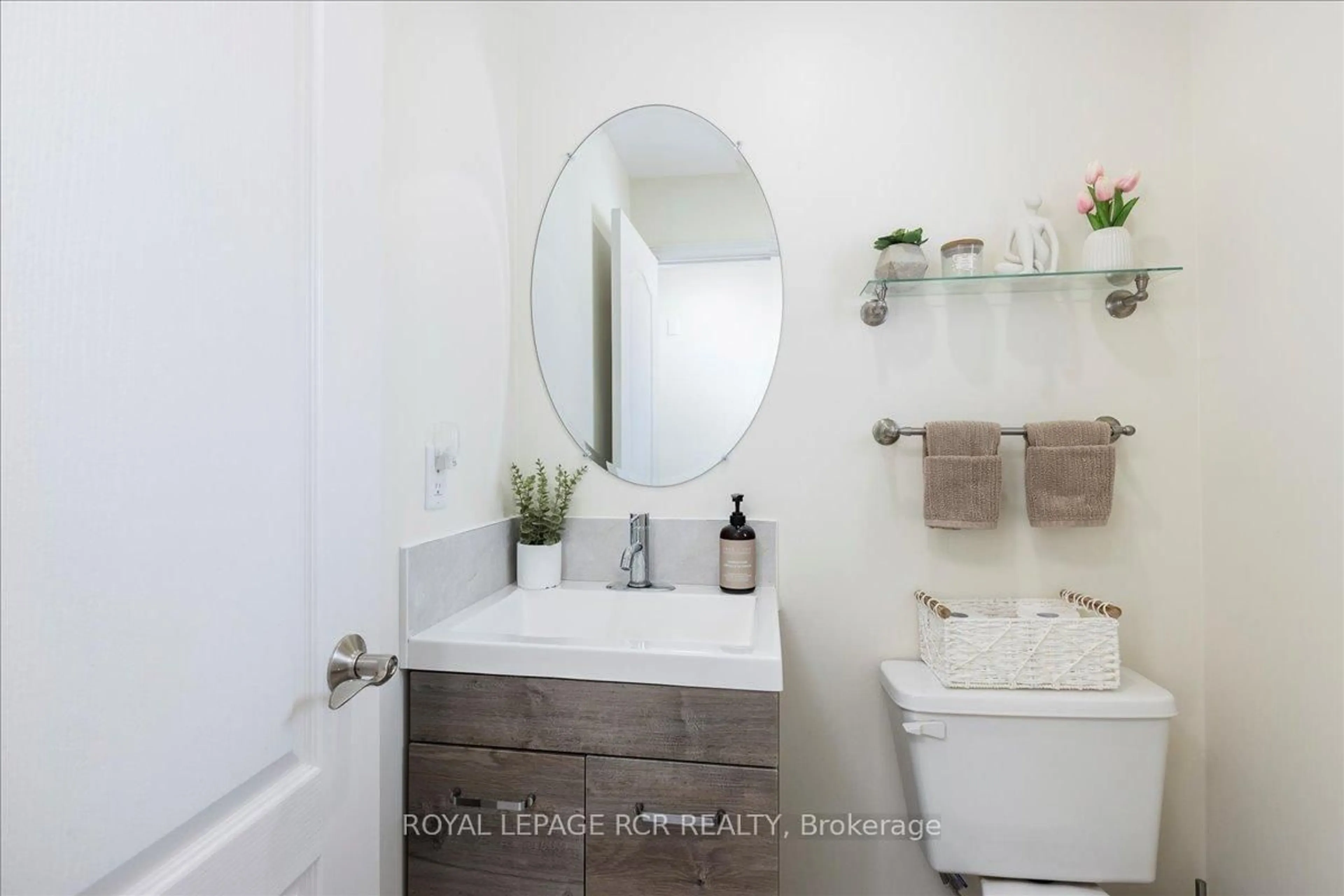 Contemporary bathroom, ceramic/tile floor for 56 Noble Dr, Bradford West Gwillimbury Ontario L3Z 3A8