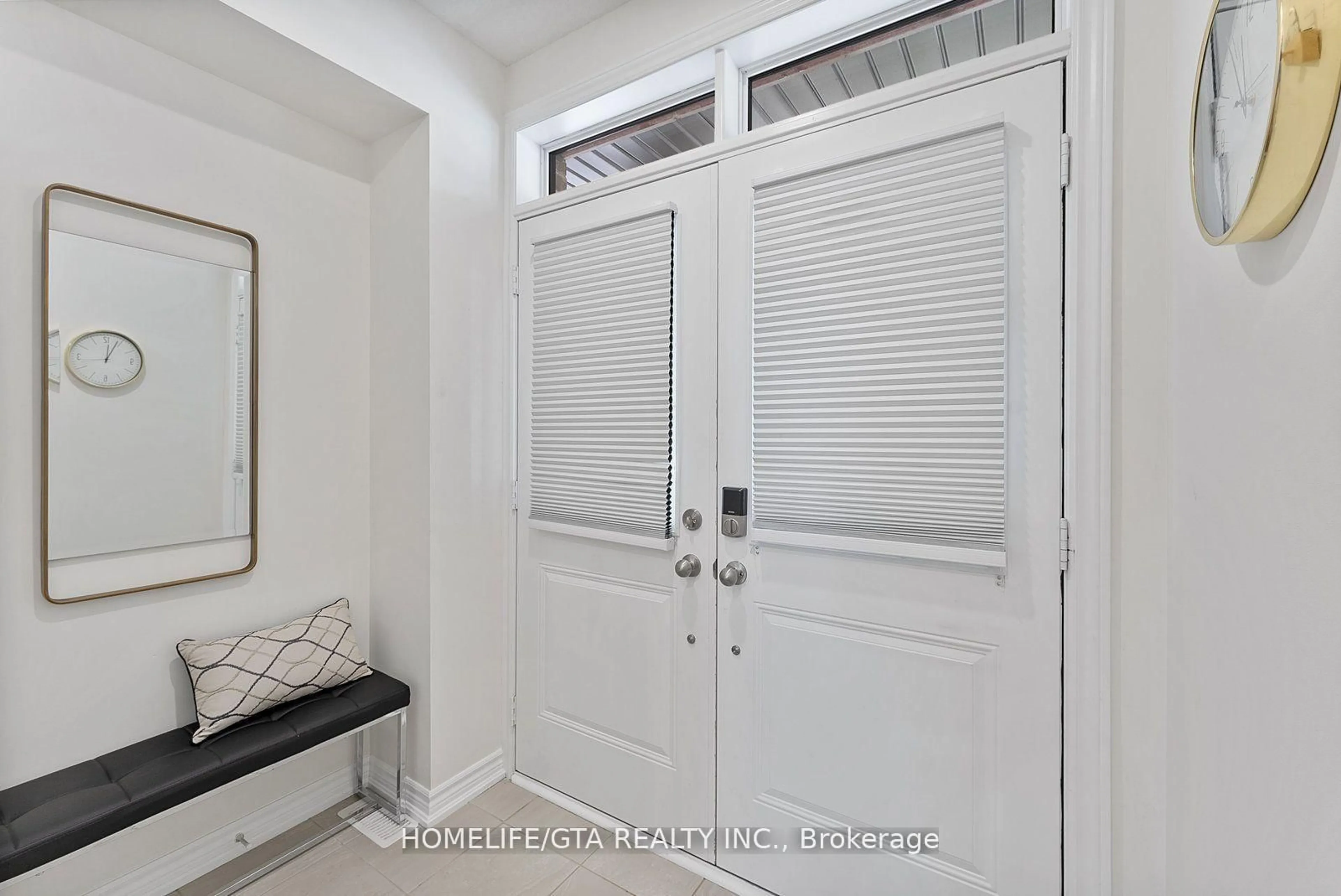 Indoor entryway for 7 Holyrood Cres, Vaughan Ontario L4H 5G2