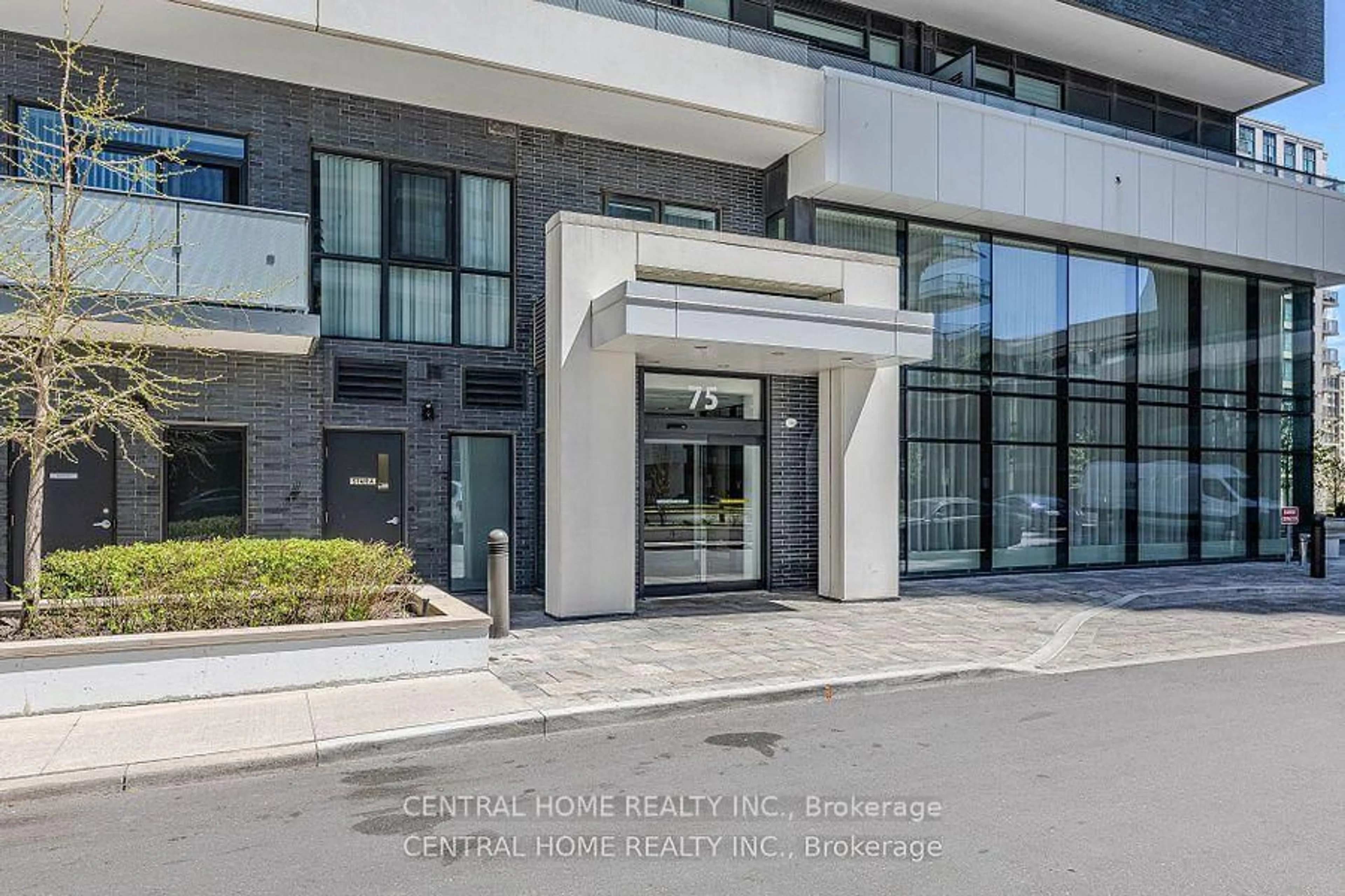 Indoor foyer for 75 Oneida Cres #1405, Richmond Hill Ontario L4B 0H3