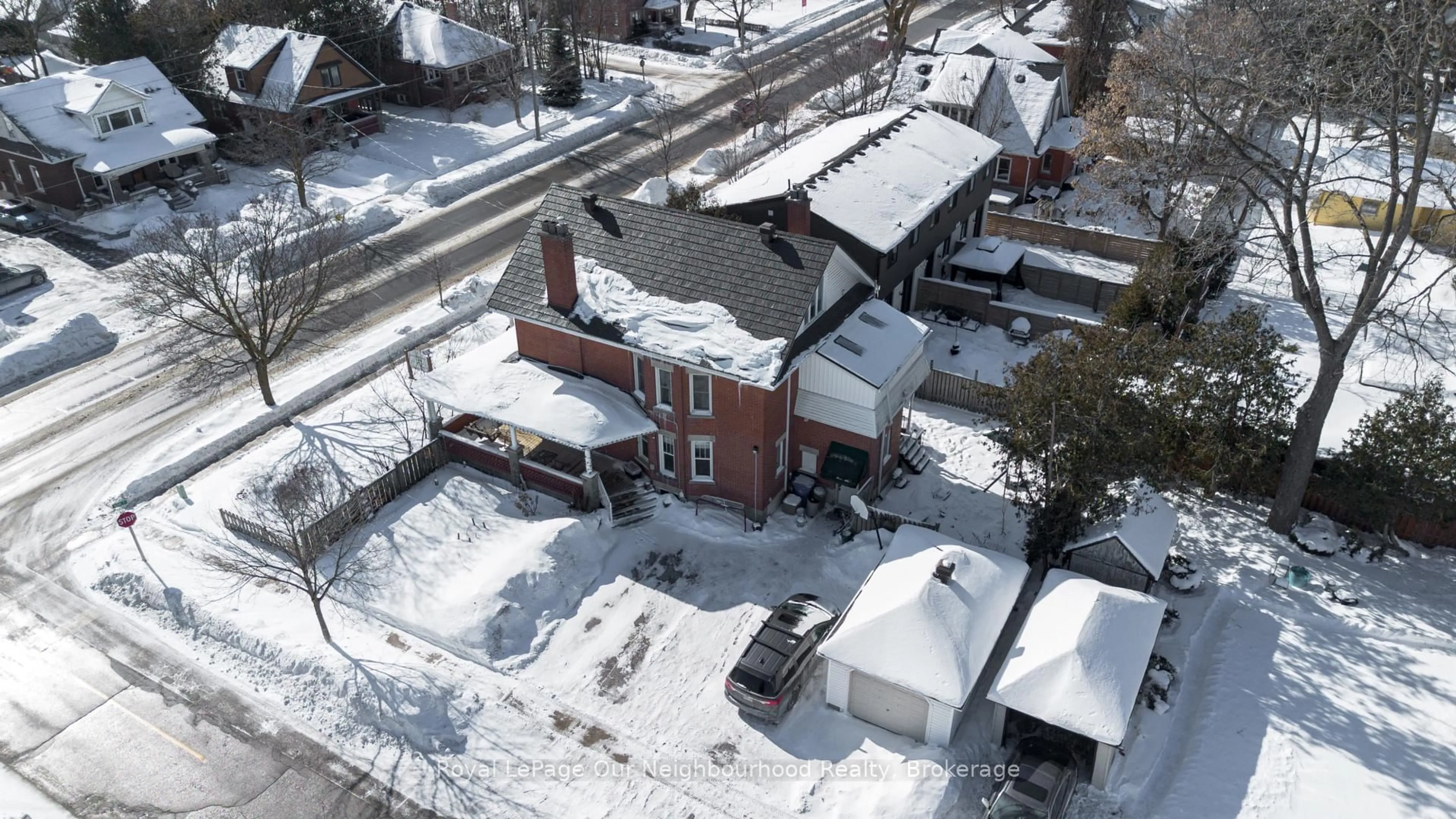 A pic from outside/outdoor area/front of a property/back of a property/a pic from drone, street for 6038 Main St, Whitchurch-Stouffville Ontario L4A 1B8