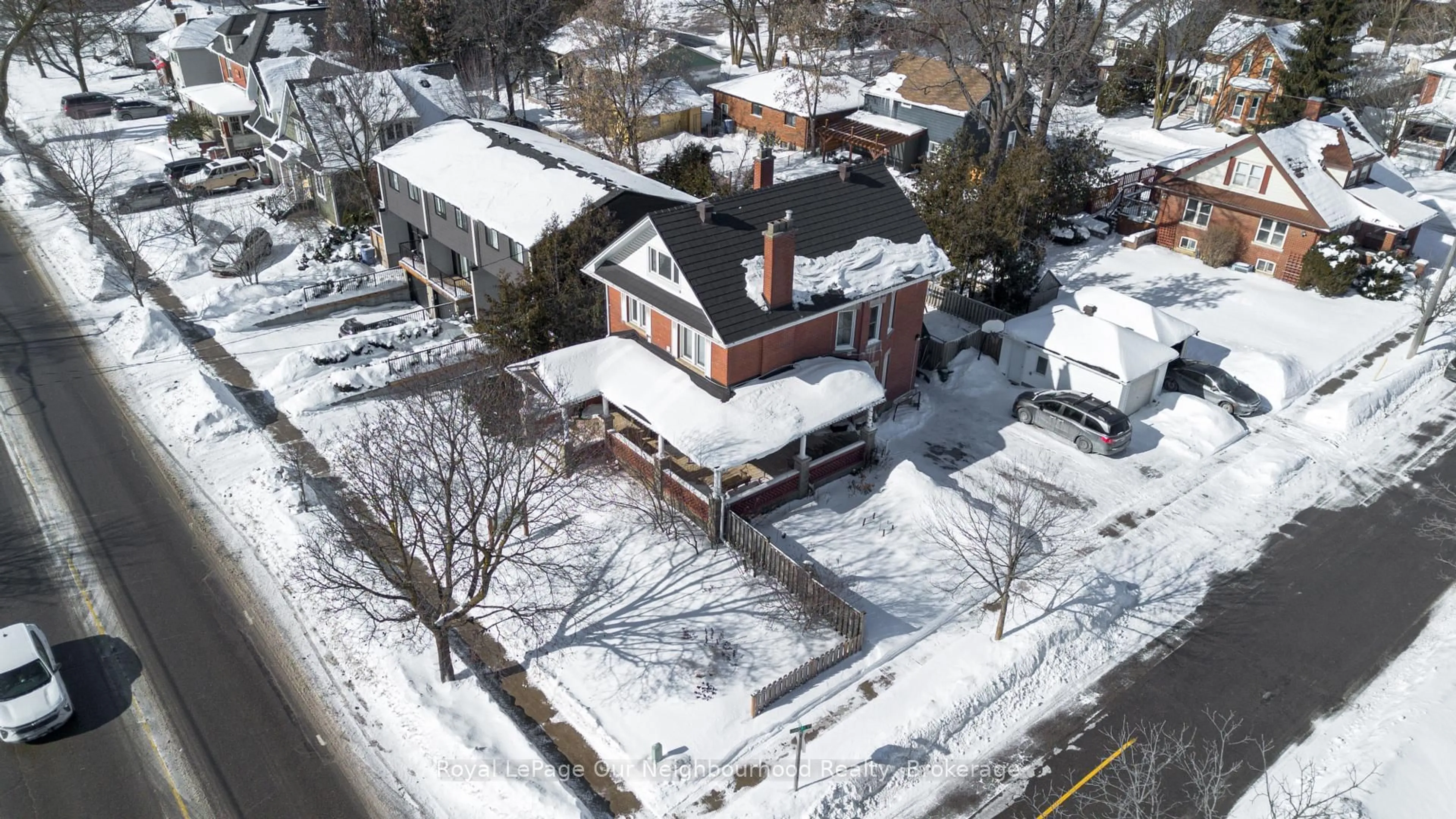 A pic from outside/outdoor area/front of a property/back of a property/a pic from drone, street for 6038 Main St, Whitchurch-Stouffville Ontario L4A 1B8