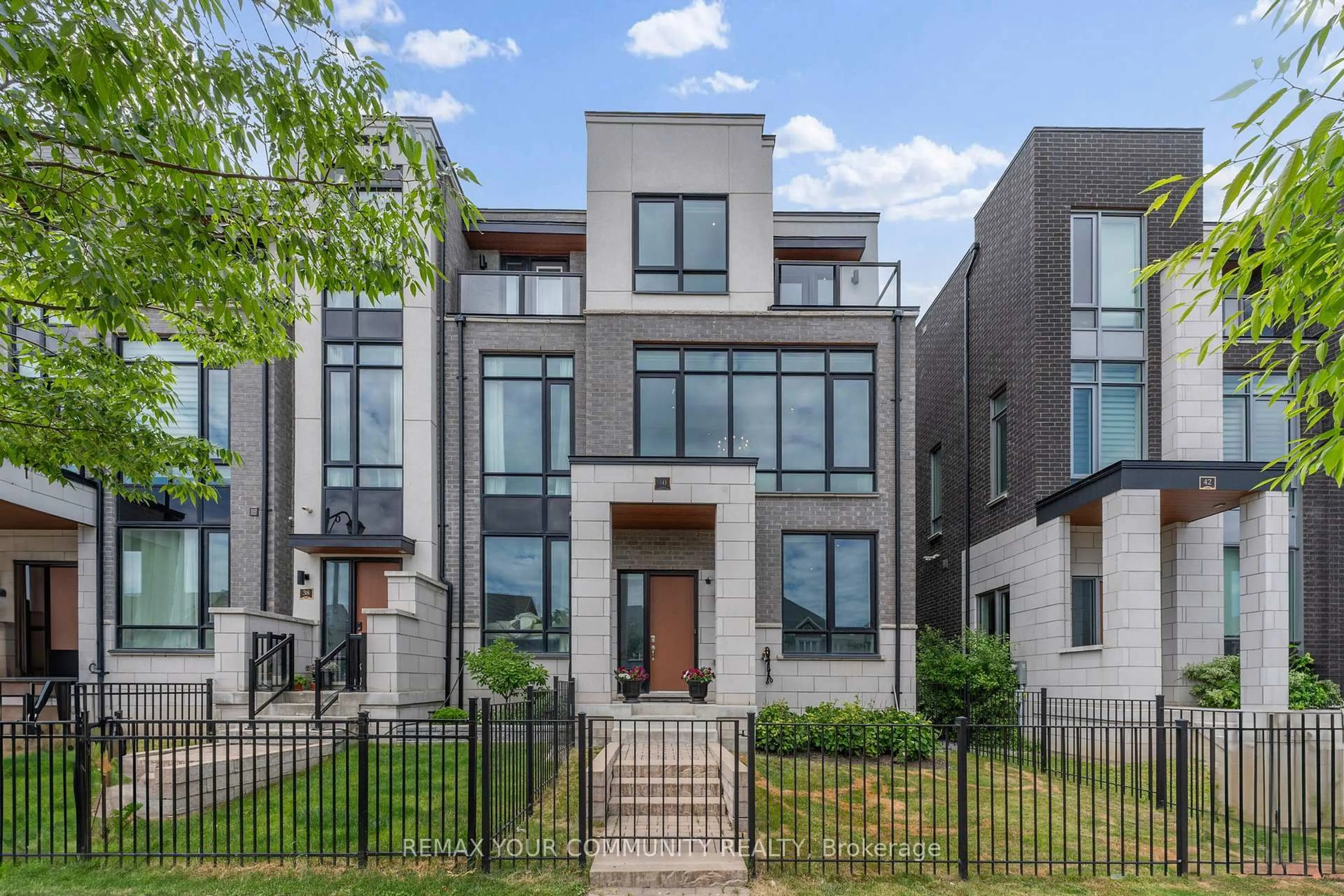 Home with brick exterior material, street for 40 Crimson Forest Dr, Vaughan Ontario L6A 4C4