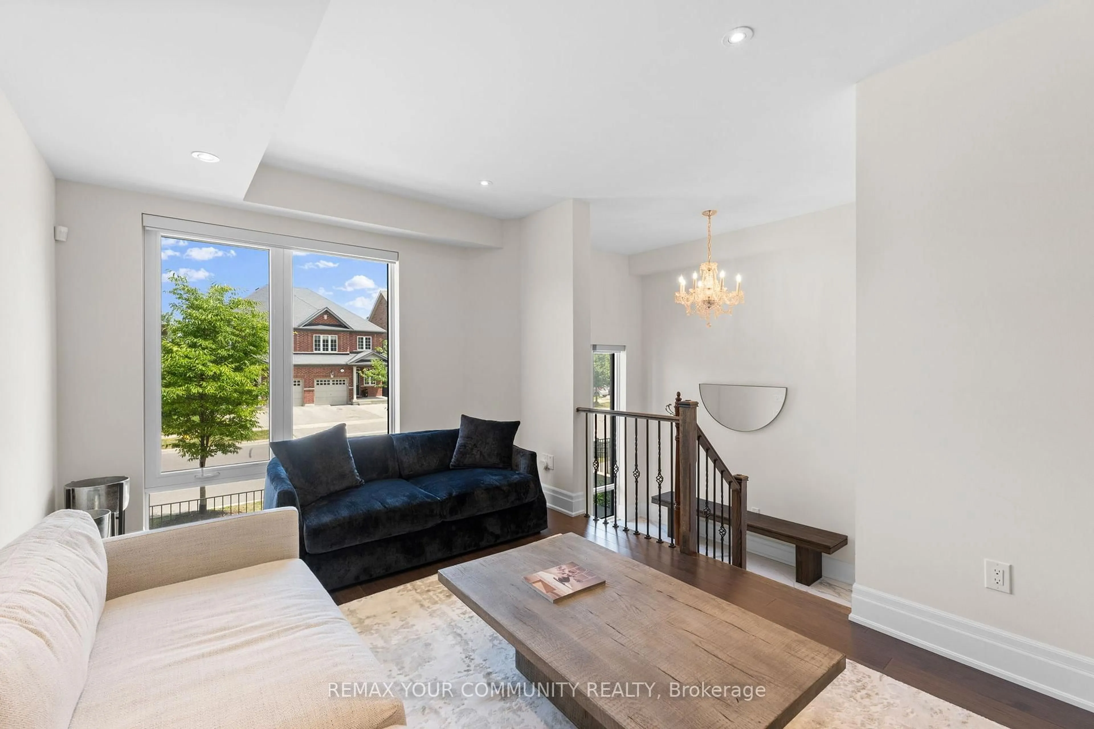 Living room with furniture, unknown for 40 Crimson Forest Dr, Vaughan Ontario L6A 4C4