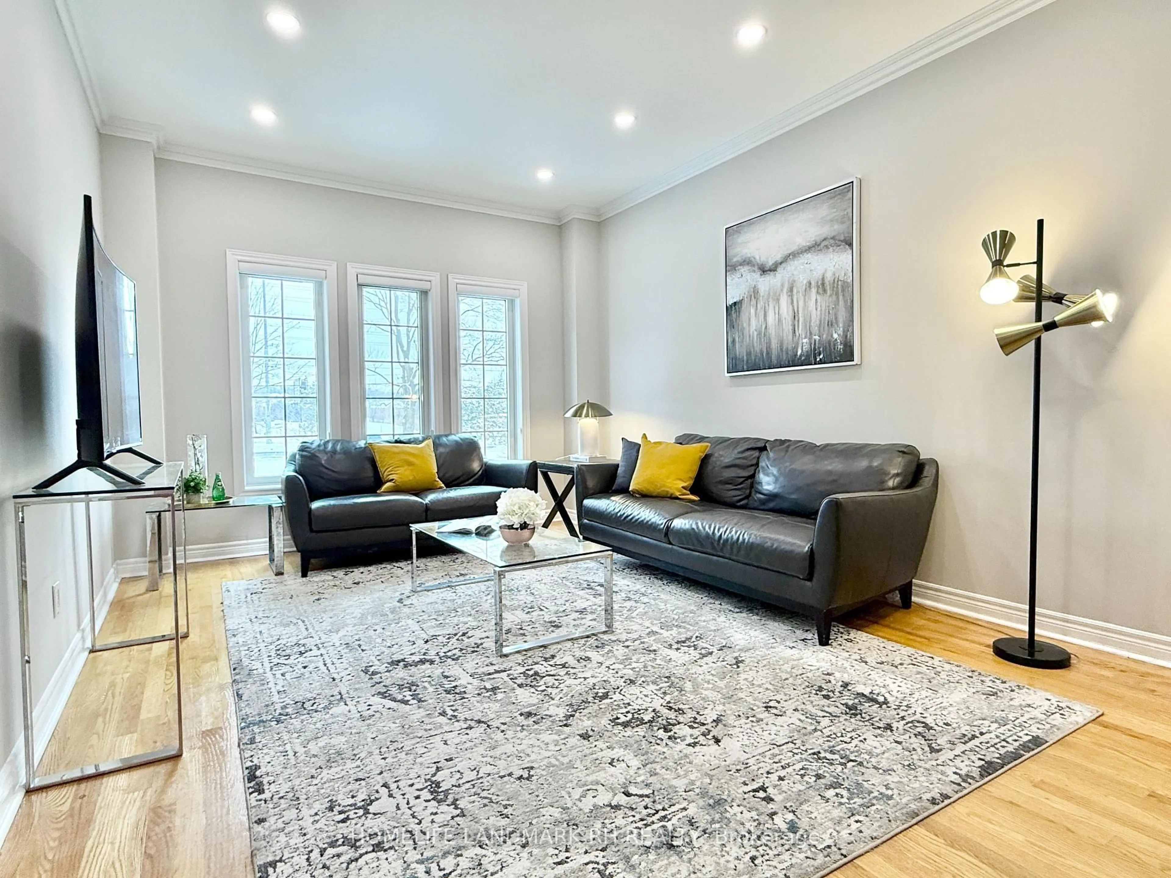 Living room with furniture, unknown for 8909 Bathurst St #10, Richmond Hill Ontario L4C 0H4