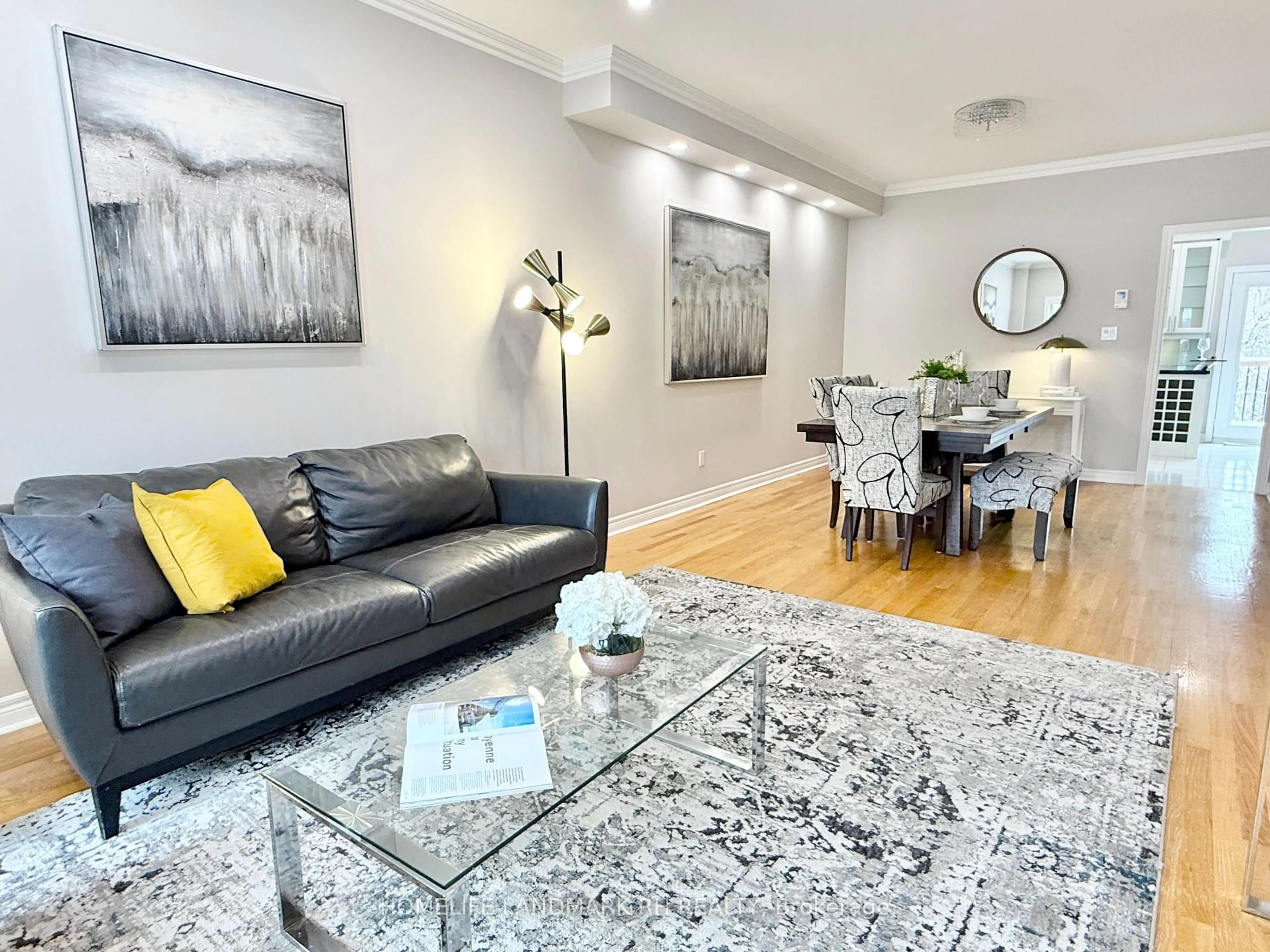 Living room with furniture, unknown for 8909 Bathurst St #10, Richmond Hill Ontario L4C 0H4