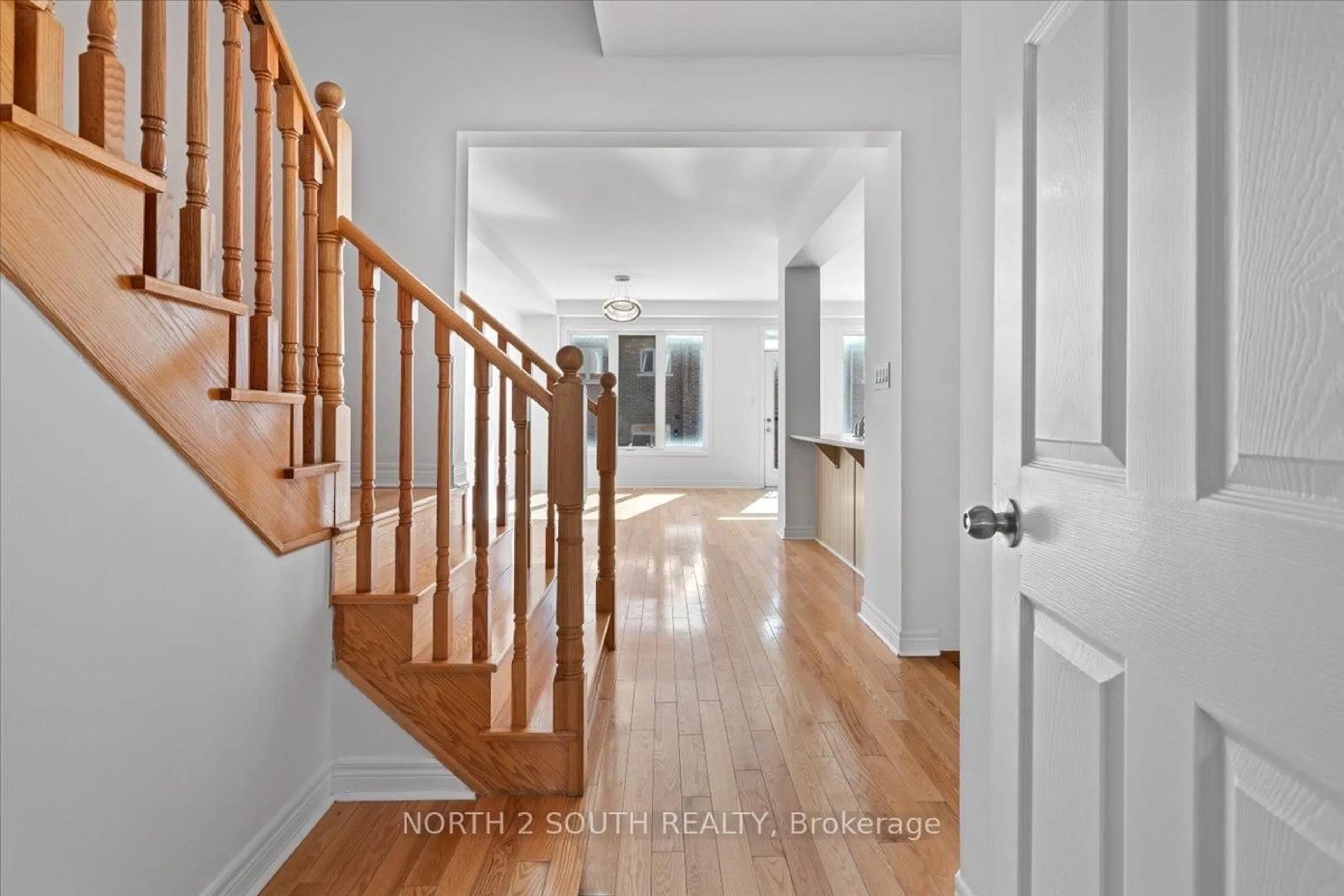 Indoor entryway for 17 Gower Dr, Aurora Ontario L4G 0V9