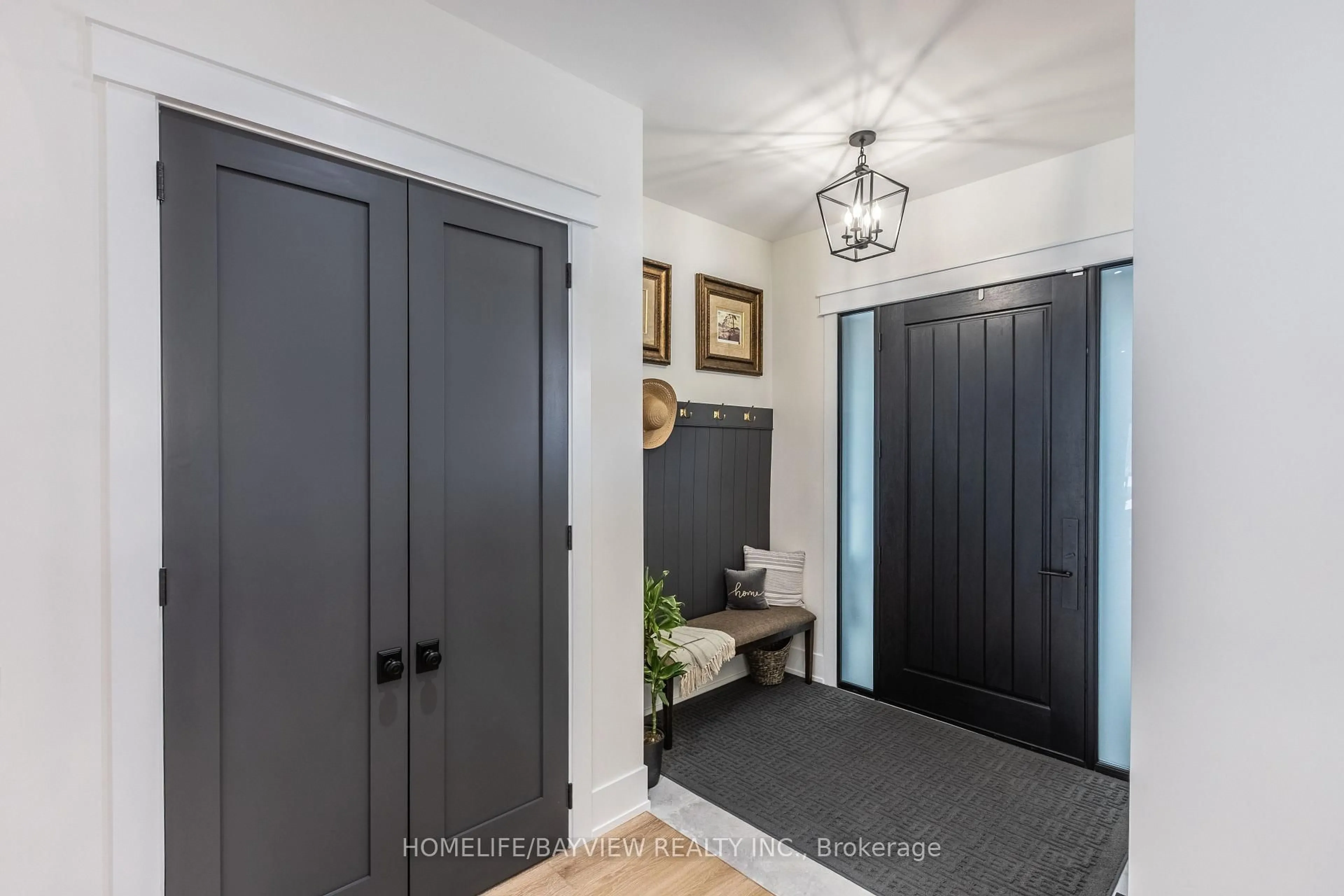 Indoor entryway for 17 Jasmine Cres, Whitchurch-Stouffville Ontario L4A 3H4