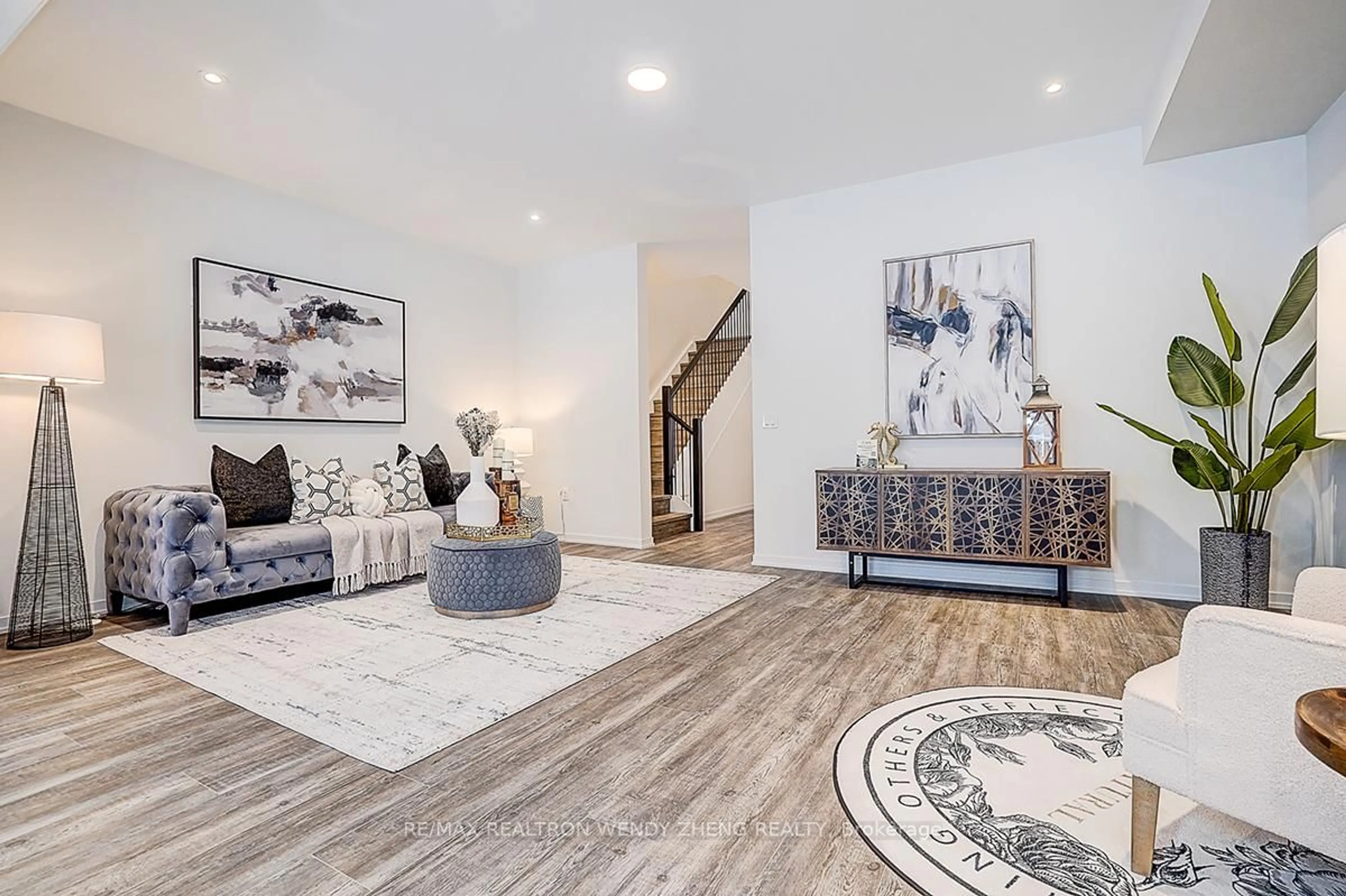 Indoor entryway for 20 Arrow Crt, Richmond Hill Ontario L4E 1N8