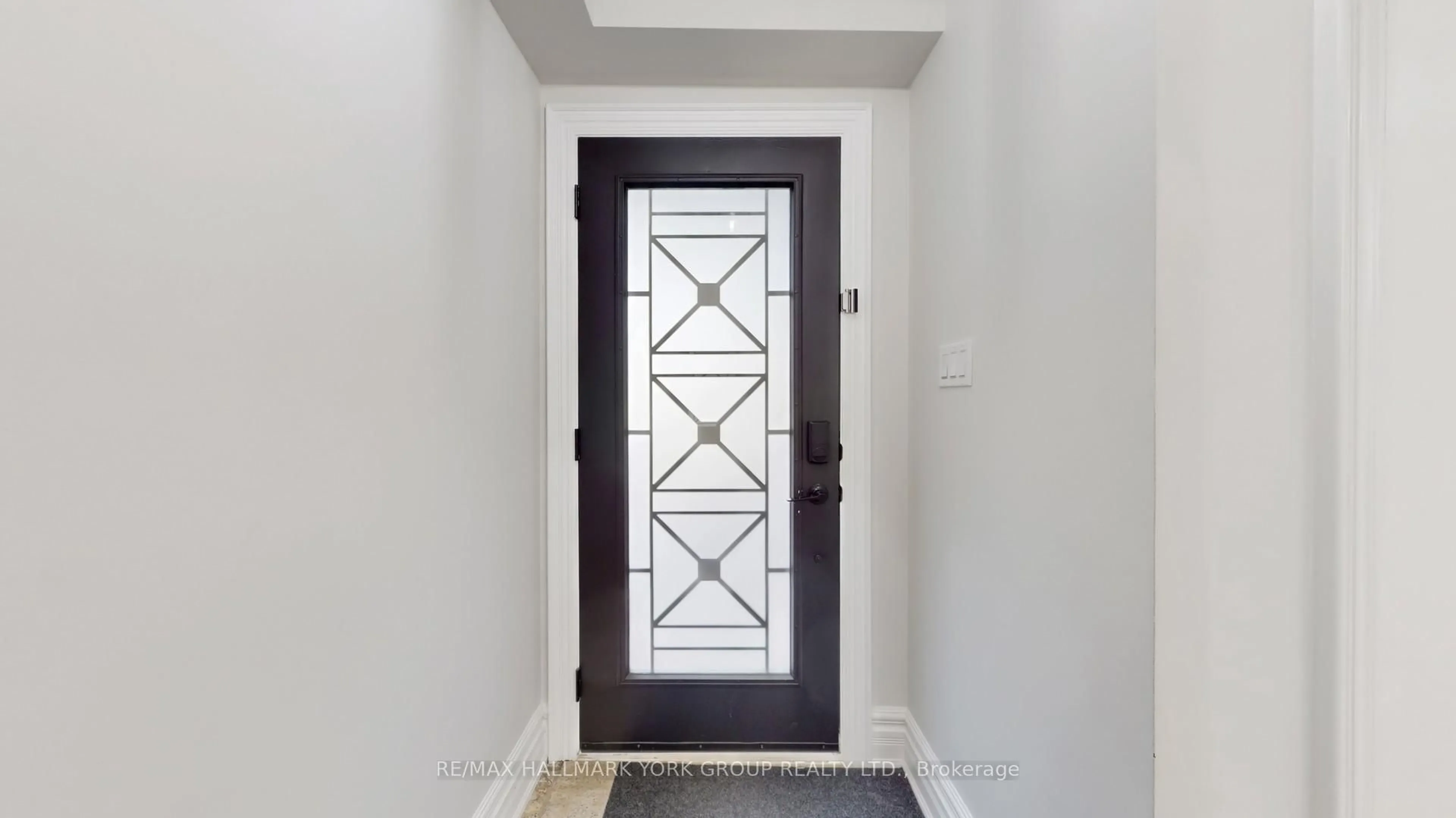 Indoor entryway for 20 Domenica Way, Vaughan Ontario L3H 1V4