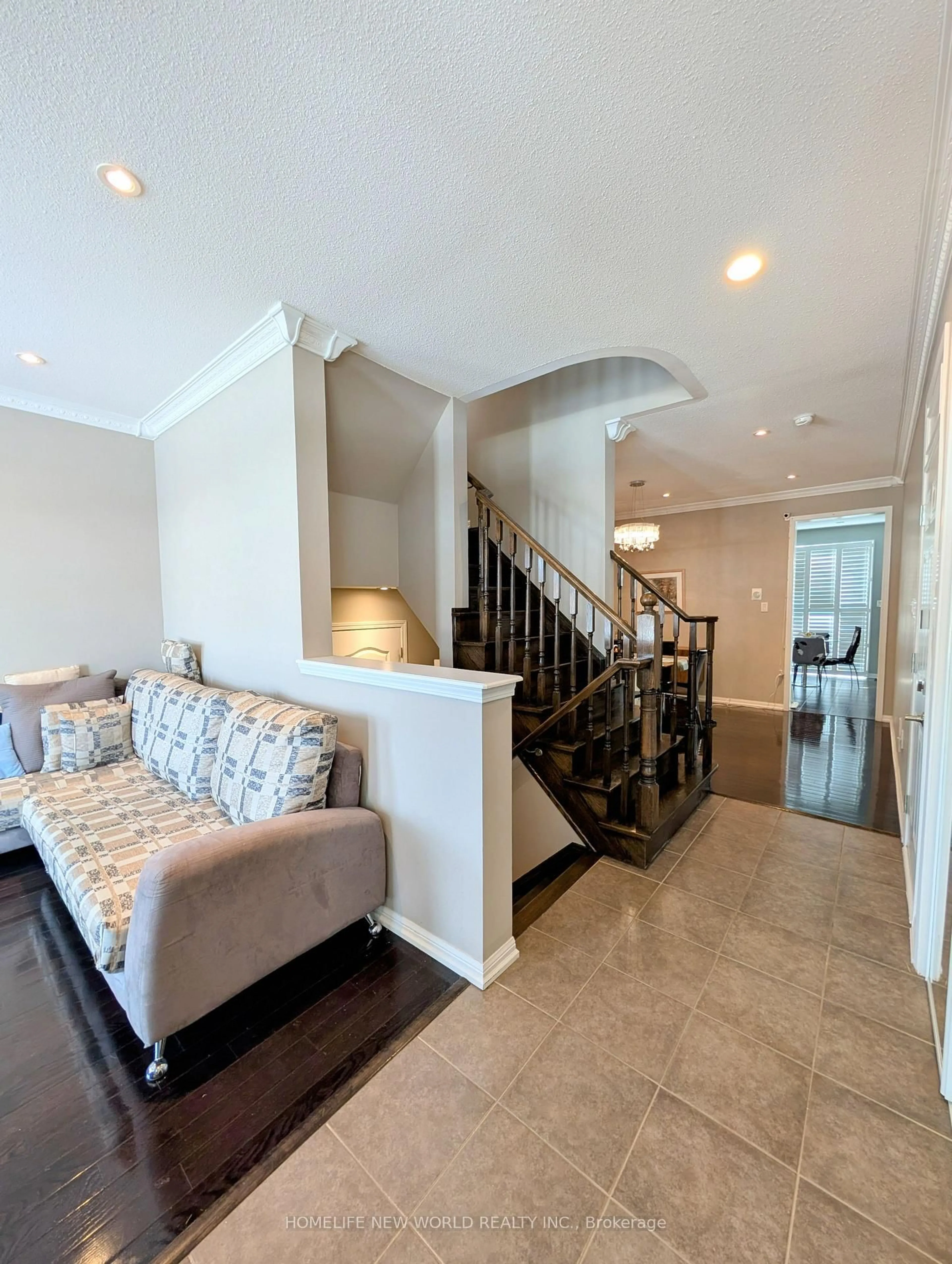 Indoor entryway for 105 James Parrott Ave, Markham Ontario L6E 2B3