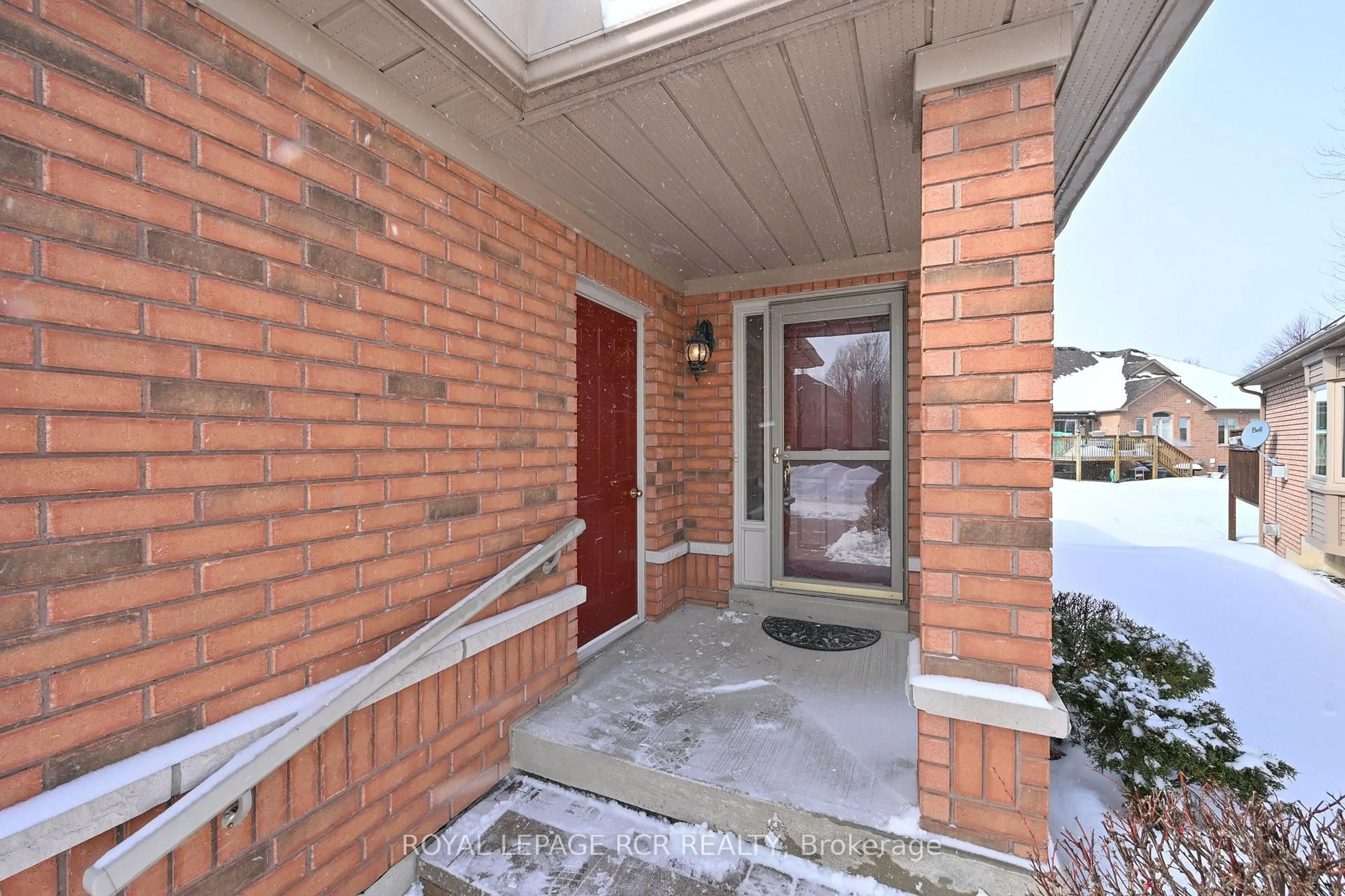 Indoor entryway for 38 Bella Vista Tr, New Tecumseth Ontario L9R 2C6