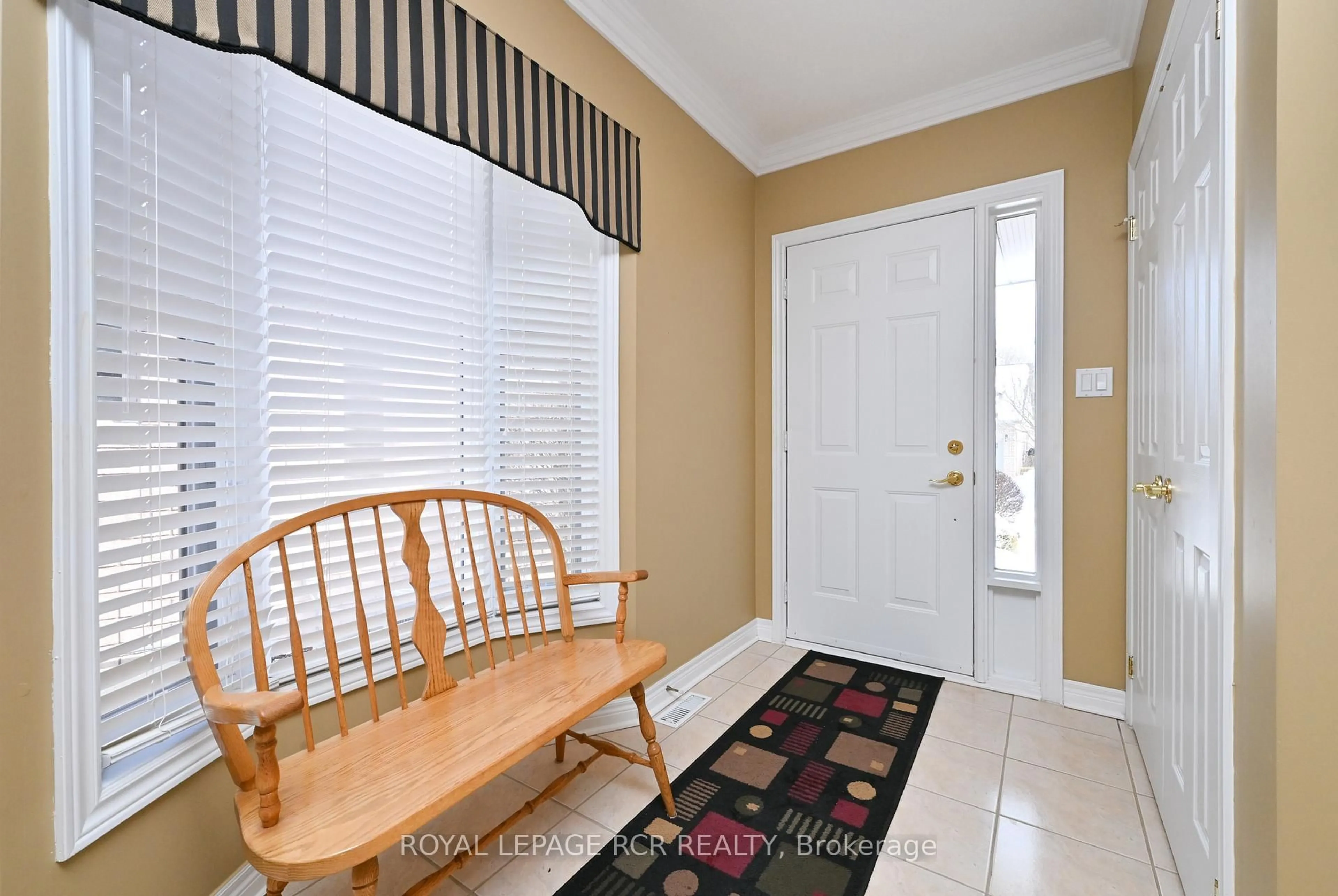 Indoor entryway for 38 Bella Vista Tr, New Tecumseth Ontario L9R 2C6