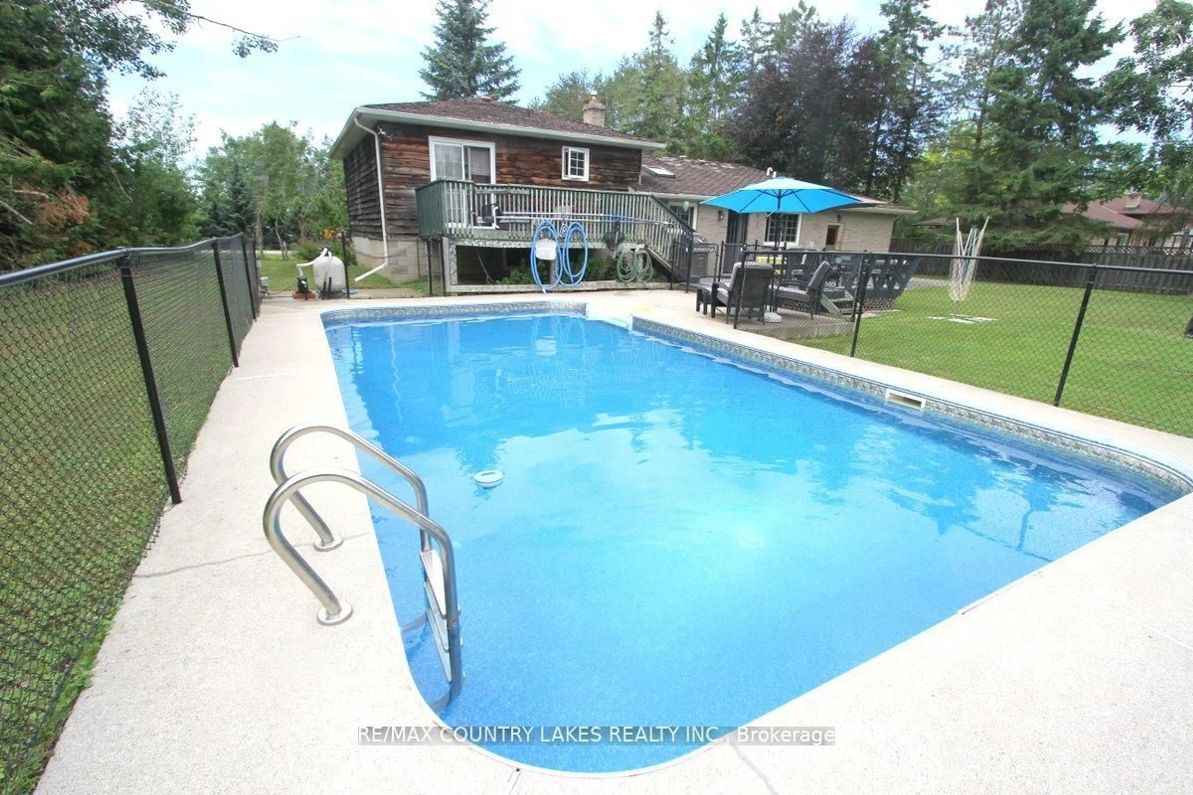 Pool for 25725 Maple Beach Rd, Brock Ontario L0K 1A0