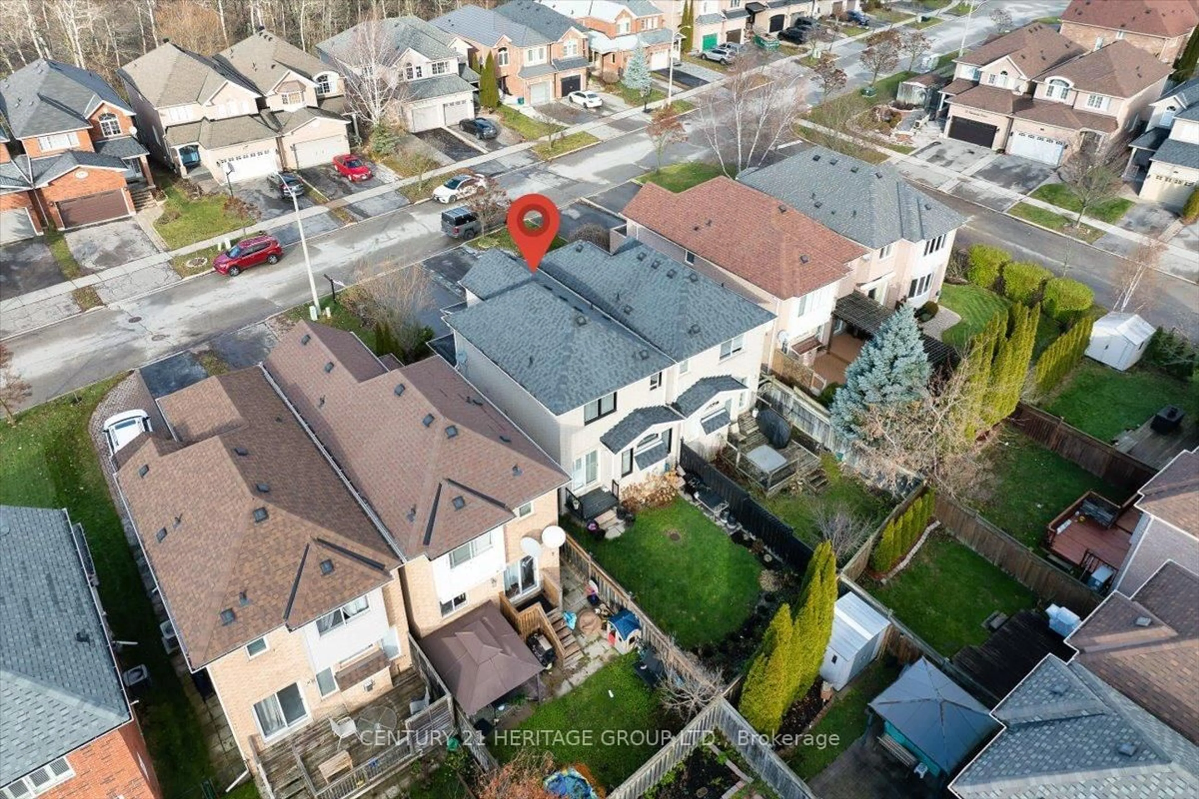 A pic from outside/outdoor area/front of a property/back of a property/a pic from drone, city buildings view from balcony for 23 Long Point Dr, Richmond Hill Ontario L4E 3W9