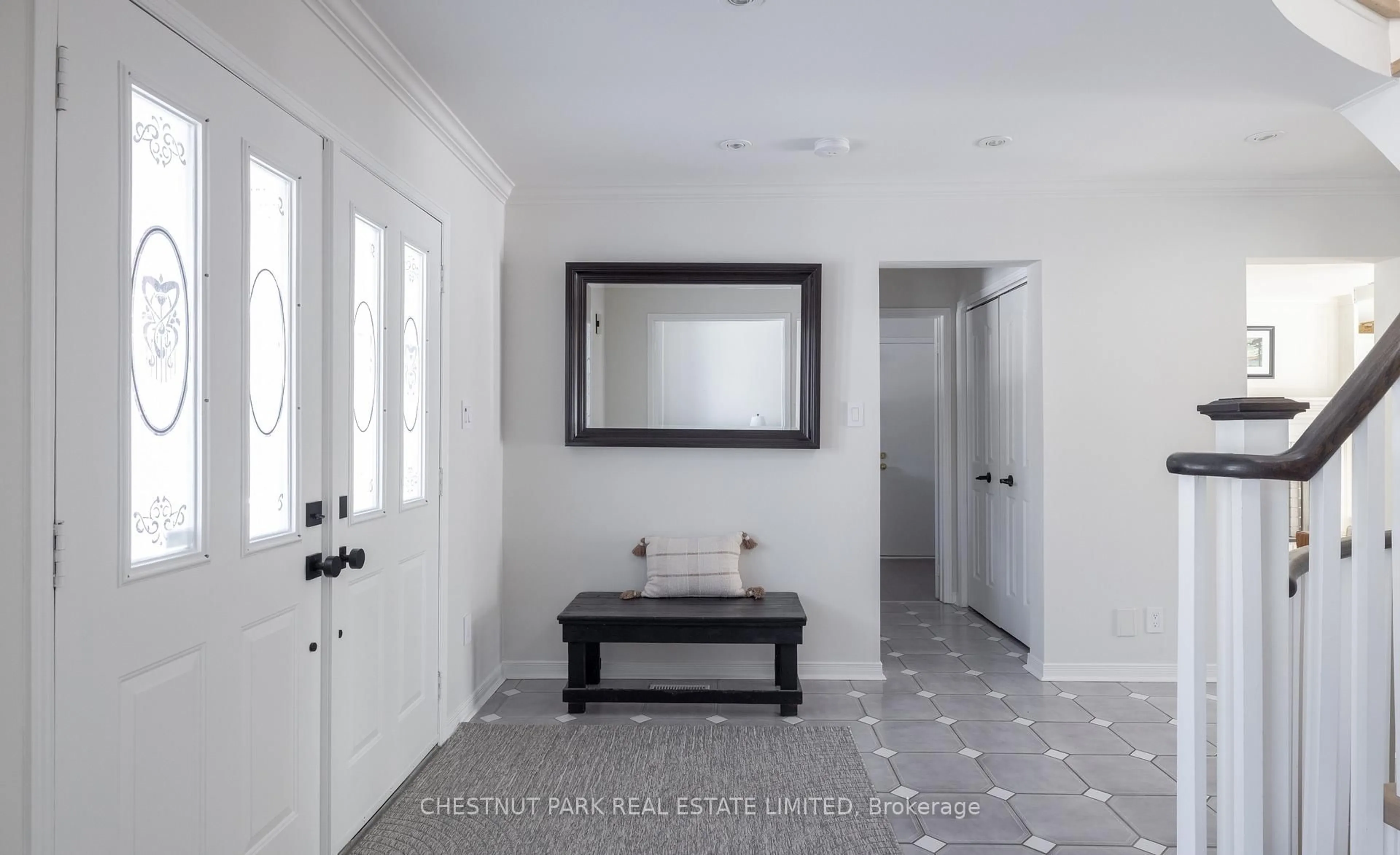 Indoor entryway for 55 Parnham Cres, East Gwillimbury Ontario L0G 1V0