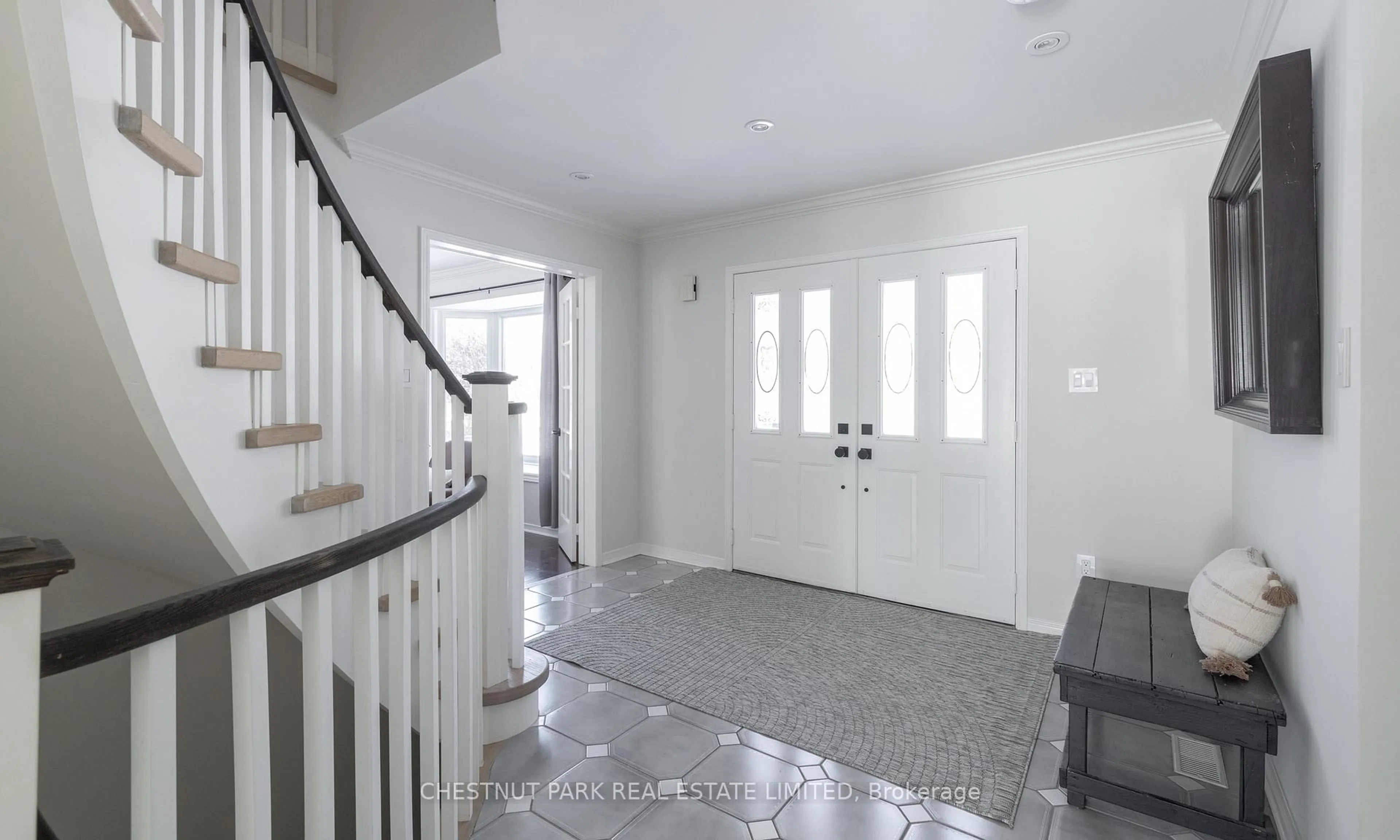 Indoor entryway for 55 Parnham Cres, East Gwillimbury Ontario L0G 1V0