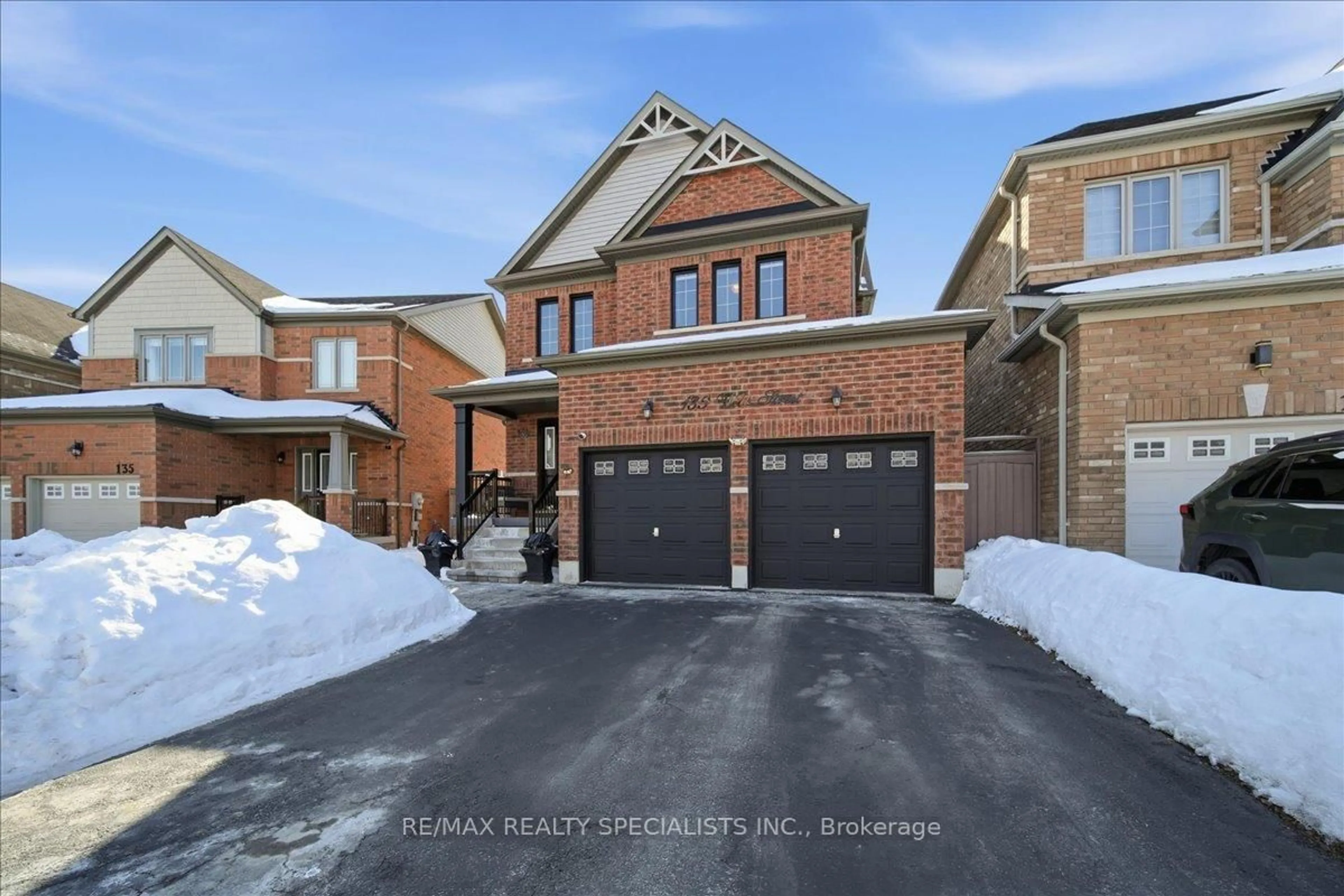 Home with brick exterior material, street for 139 Webb St, Bradford West Gwillimbury Ontario L3Z 0R1