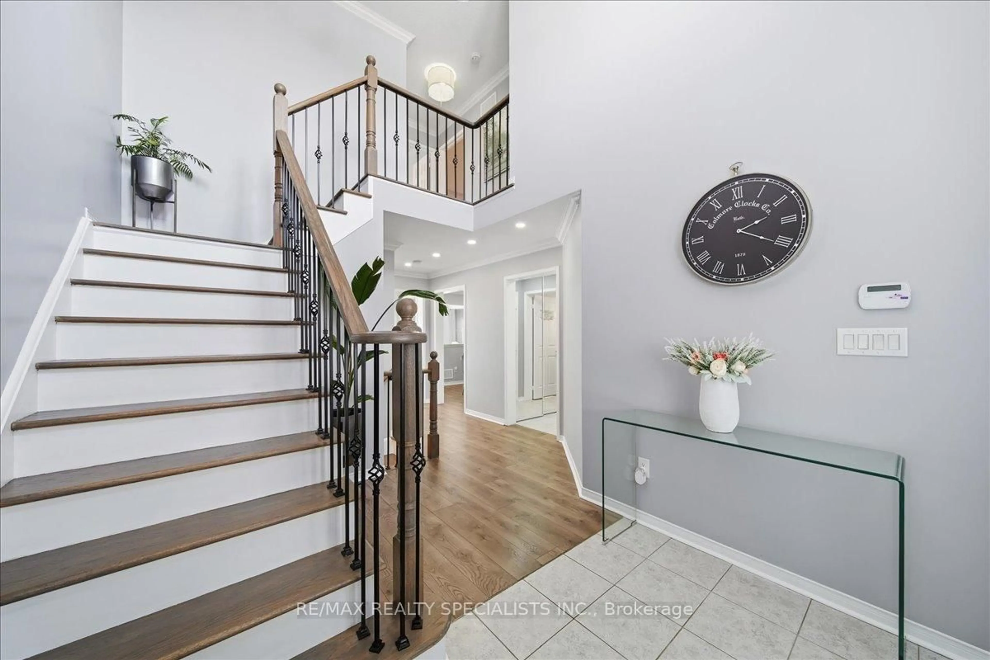 Indoor entryway for 139 Webb St, Bradford West Gwillimbury Ontario L3Z 0R1