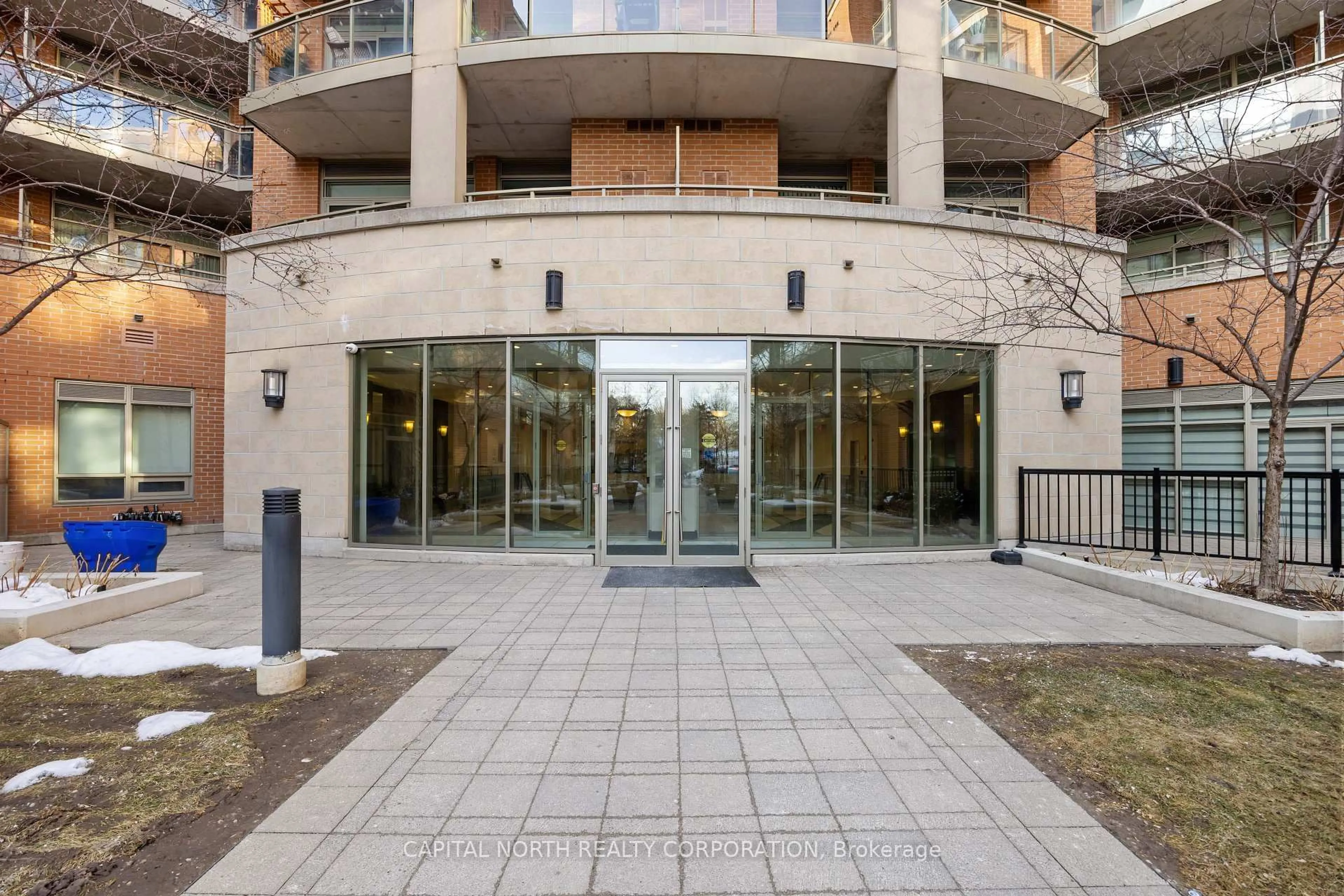 Indoor foyer for 281 Woodbridge Ave #242, Vaughan Ontario L4L 0C6