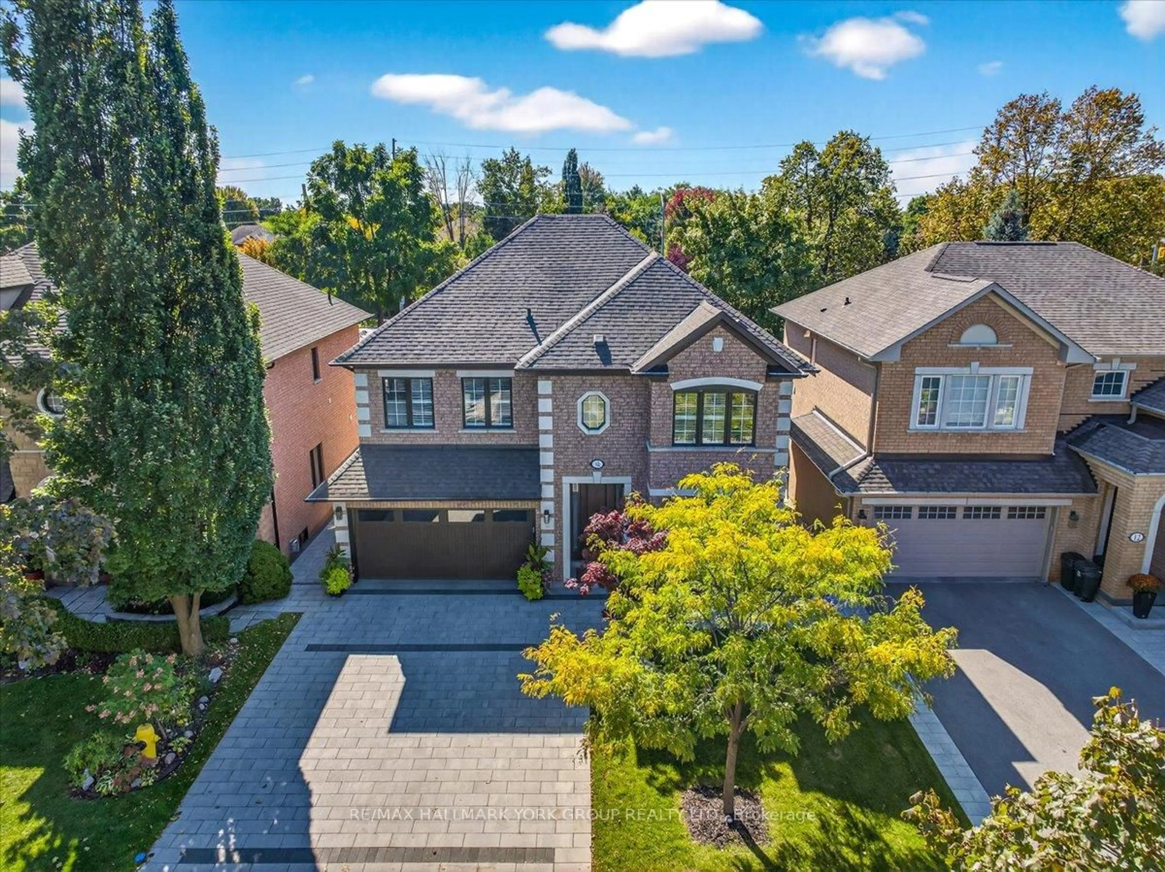 A pic from outside/outdoor area/front of a property/back of a property/a pic from drone, street for 16 Woodland Trail Crt, Vaughan Ontario L4L 9H9