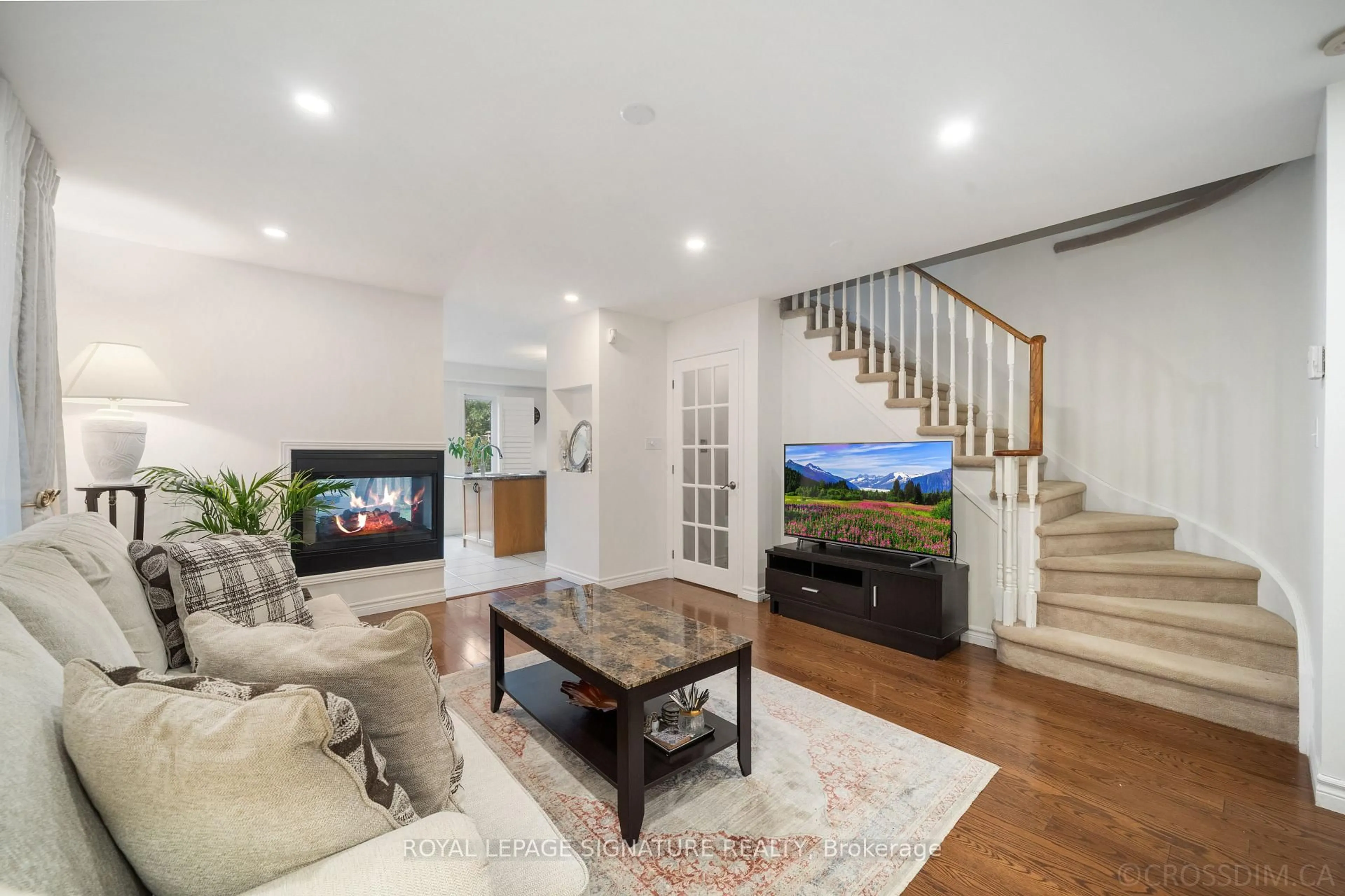 Living room with furniture, unknown for 584 Willowick Dr, Newmarket Ontario L3X 2A9