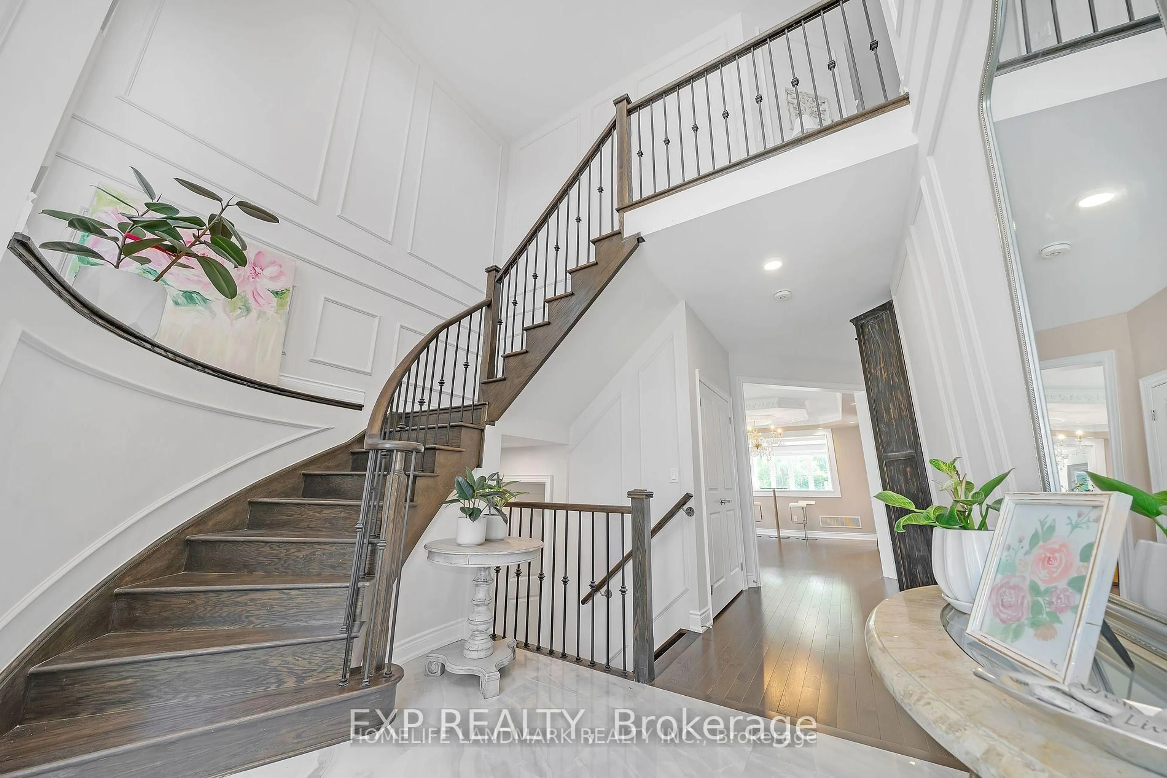 Indoor entryway for 25 Ladder Cres, East Gwillimbury Ontario L9N 0N8