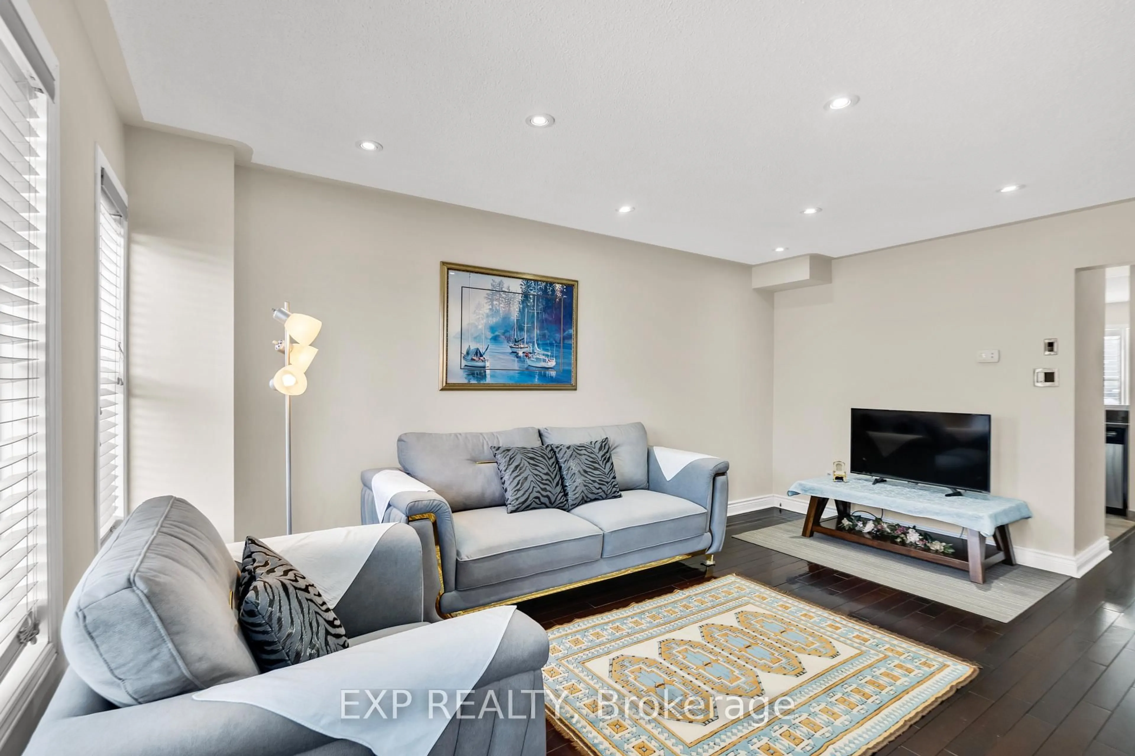 Living room with furniture, unknown for 9039 Yonge St, Richmond Hill Ontario L4C 0L2