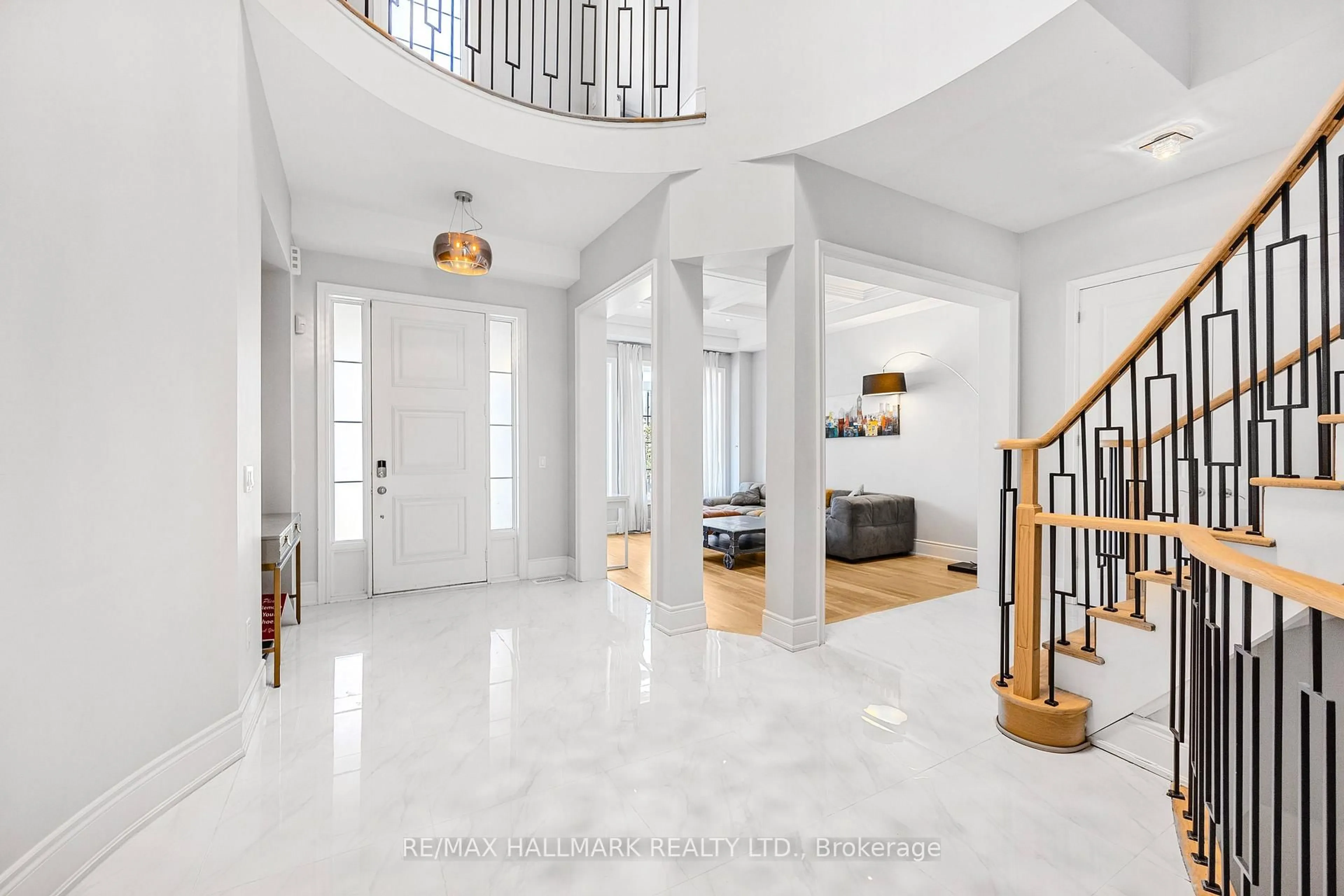 Indoor foyer for 41 Glen Abbey Tr, Vaughan Ontario L4H 3X7