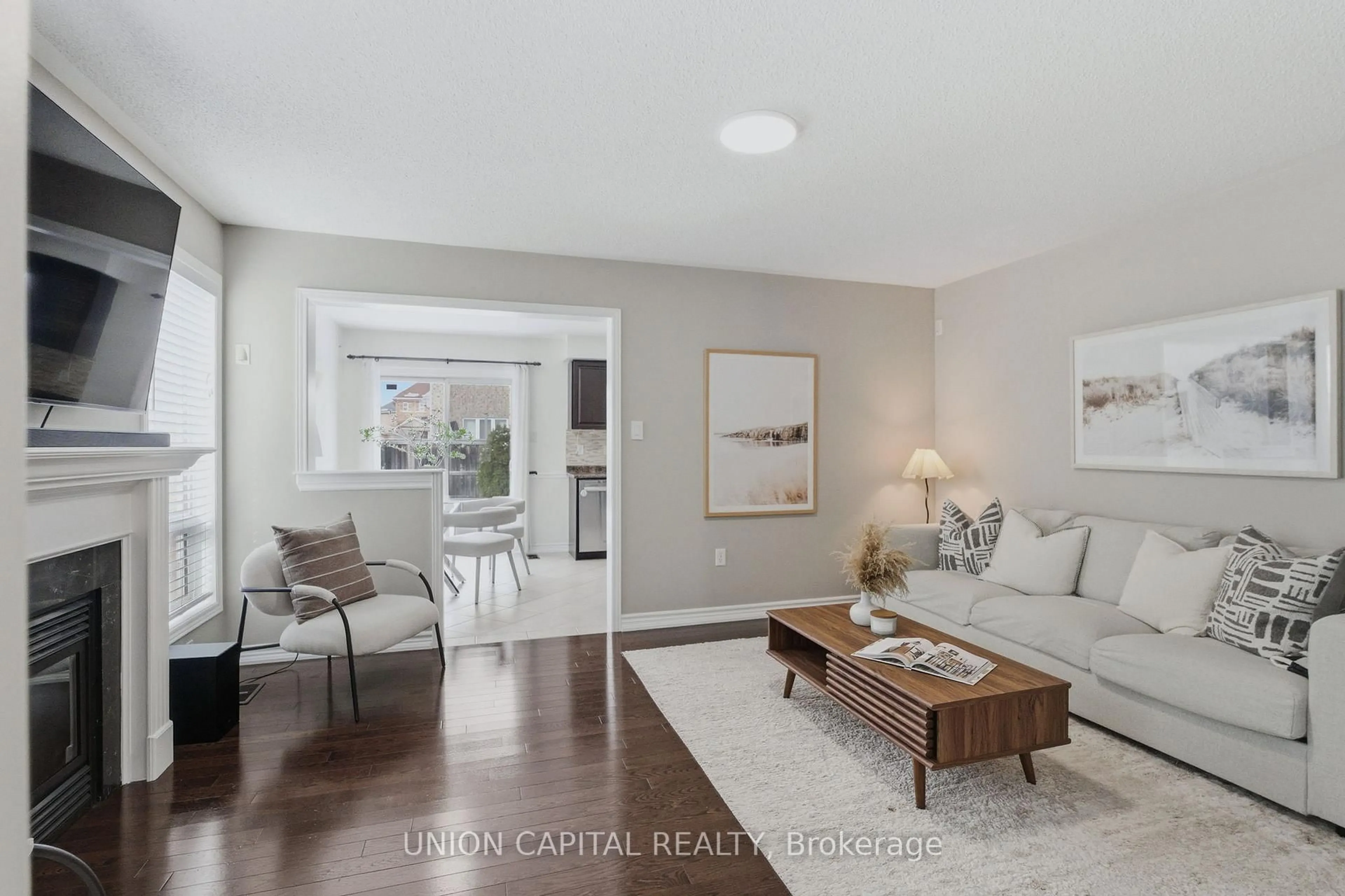 Living room with furniture, unknown for 18 Daws Hare Cres, Whitchurch-Stouffville Ontario L4A 0T6