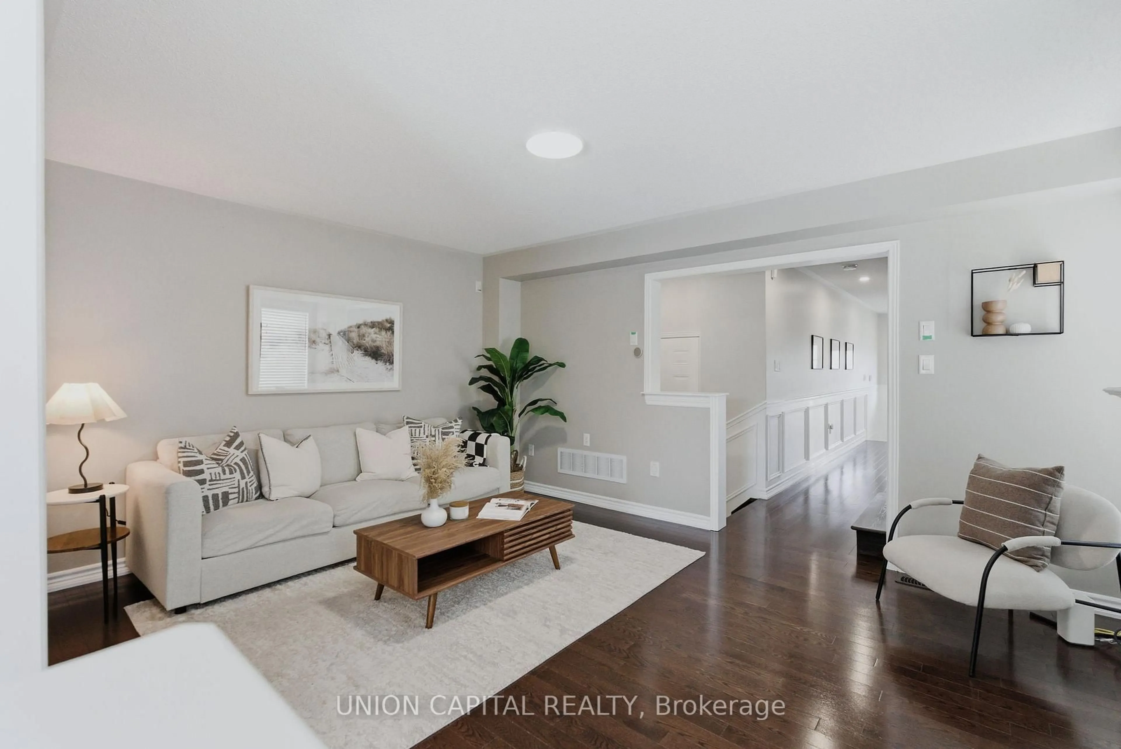 Living room with furniture, unknown for 18 Daws Hare Cres, Whitchurch-Stouffville Ontario L4A 0T6