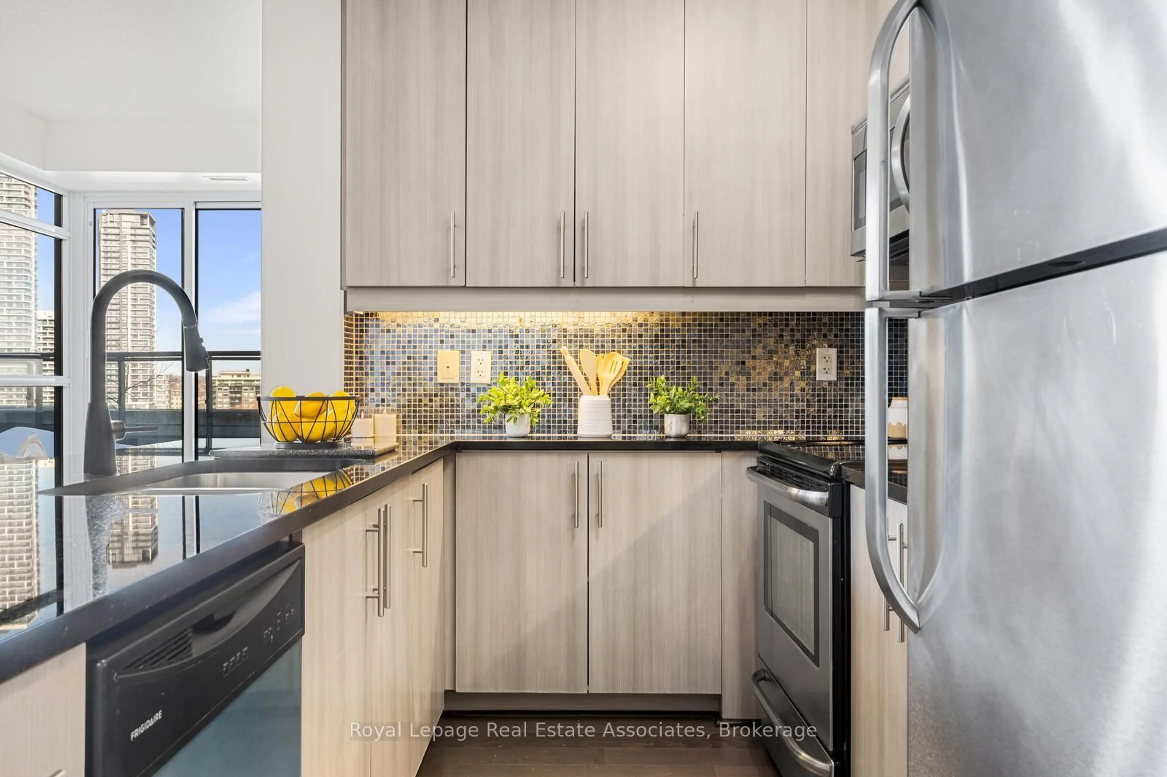 Standard kitchen, ceramic/tile floor for 8130 Birchmount Rd #701, Markham Ontario L6G 0E4