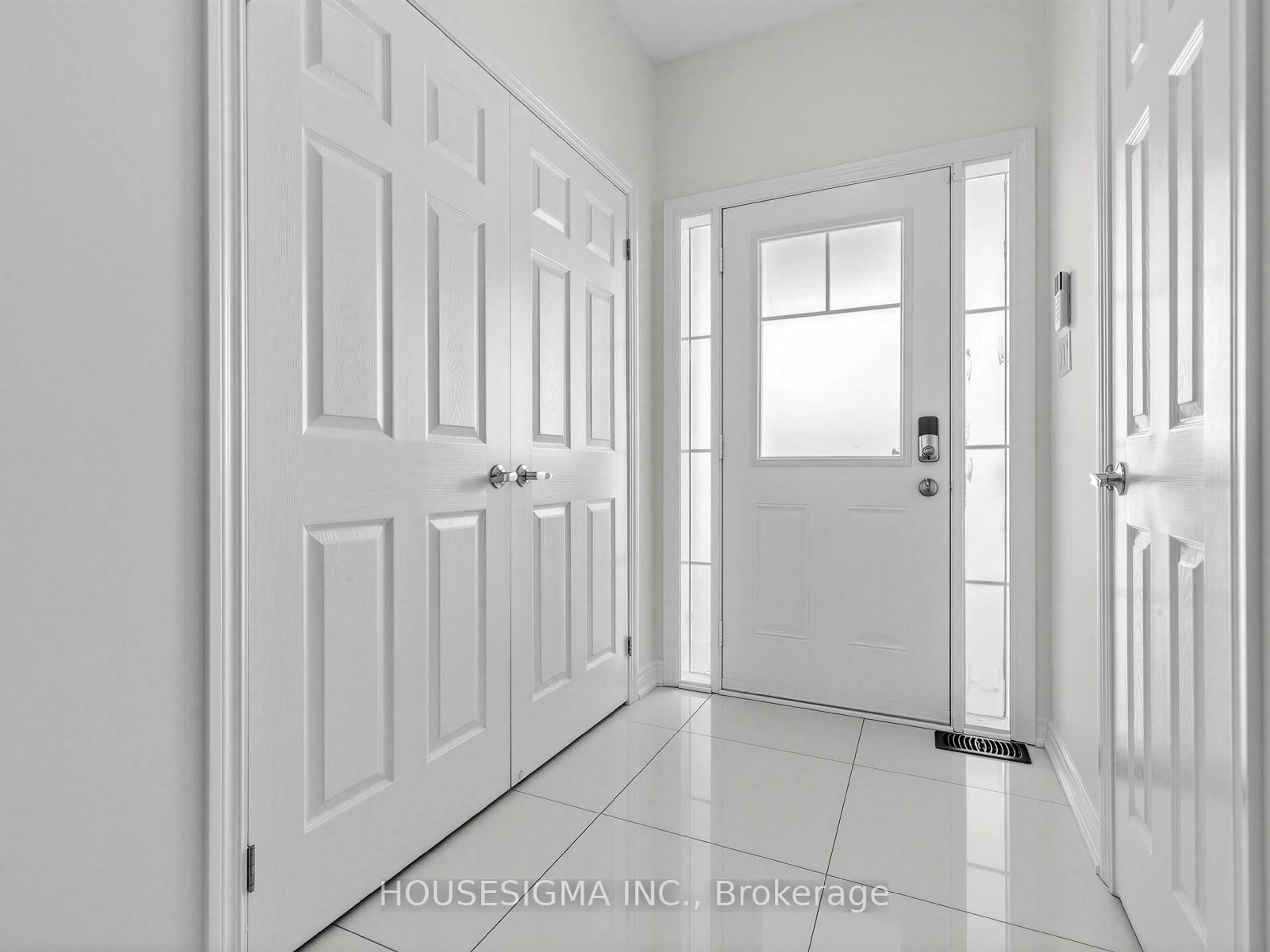Indoor entryway for 1278 Bardeau St, Innisfil Ontario L0L 1W0