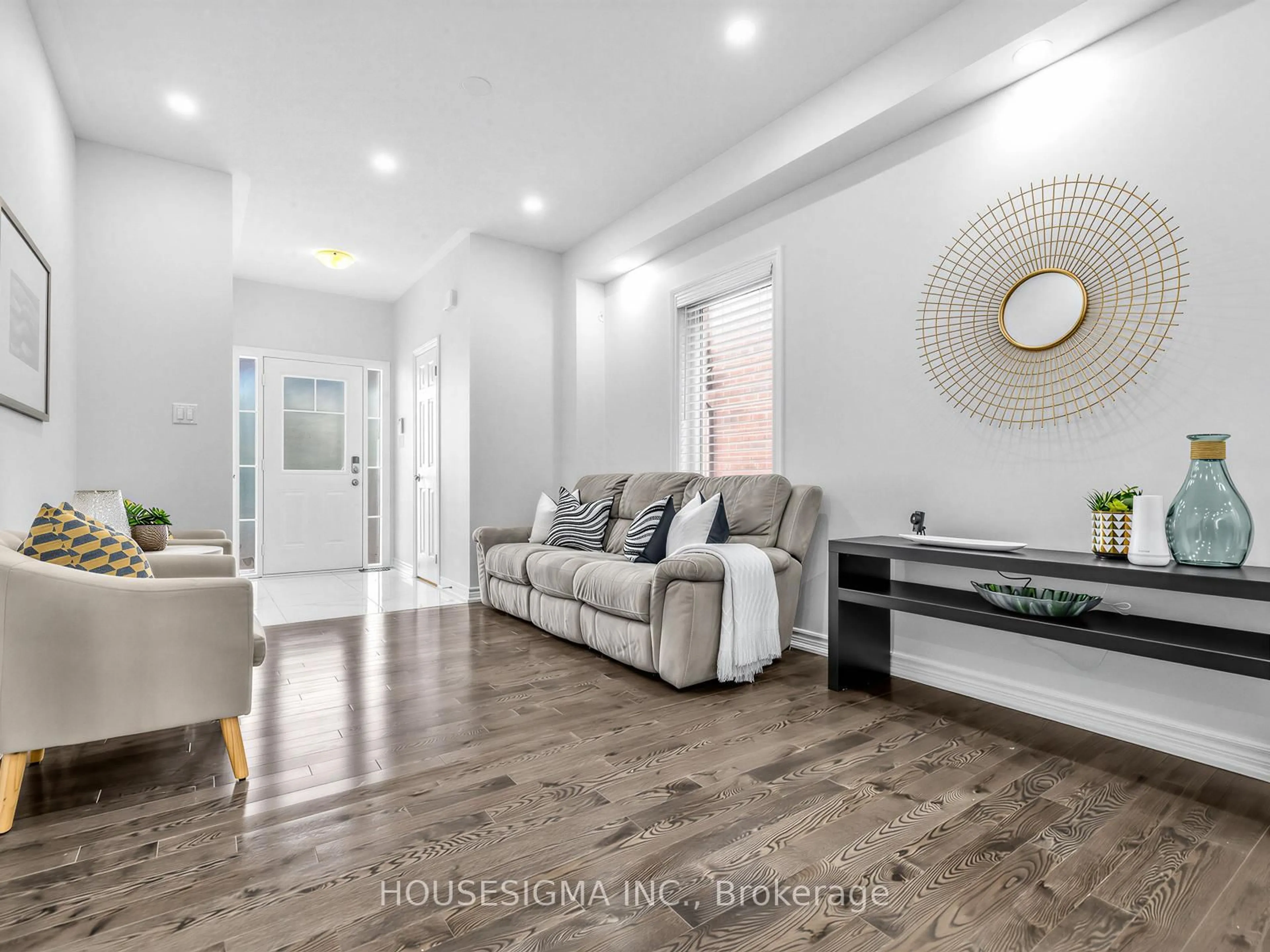 Living room with furniture, unknown for 1278 Bardeau St, Innisfil Ontario L0L 1W0