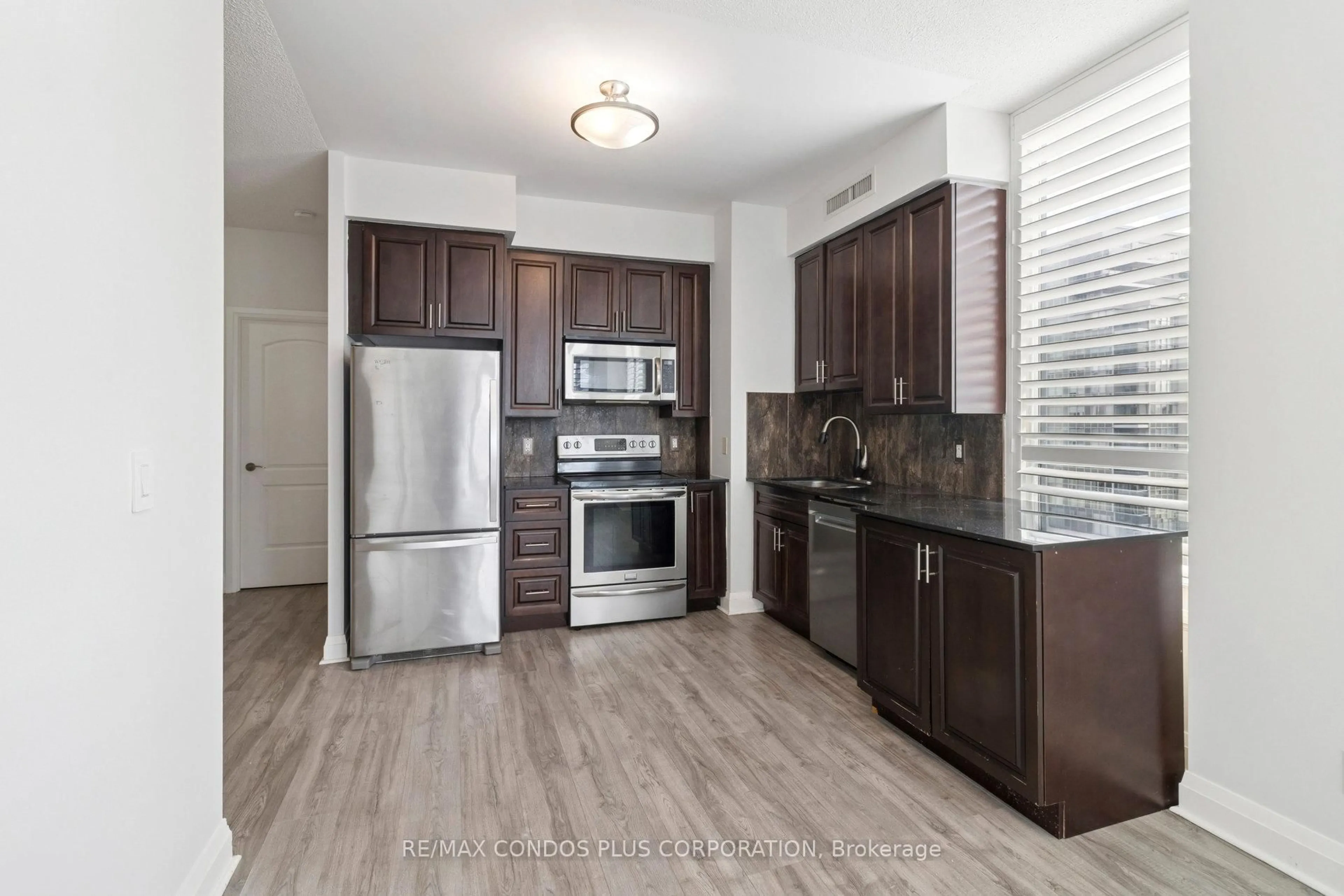 Standard kitchen, unknown for 20 North Park Rd #1108, Vaughan Ontario L4J 0G7