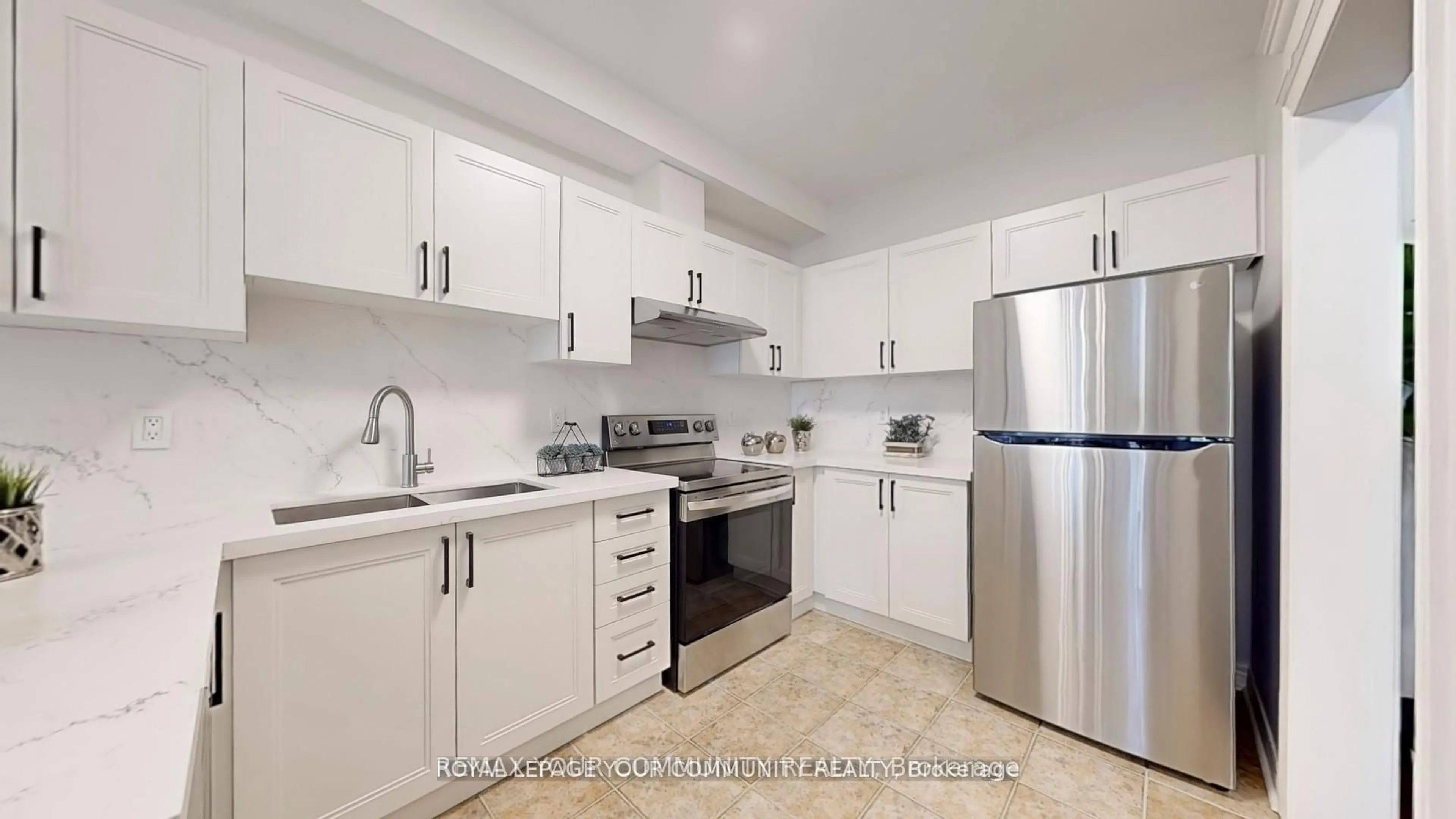 Standard kitchen, ceramic/tile floor for 190 Harding Blvd #164, Richmond Hill Ontario L4C 0J9