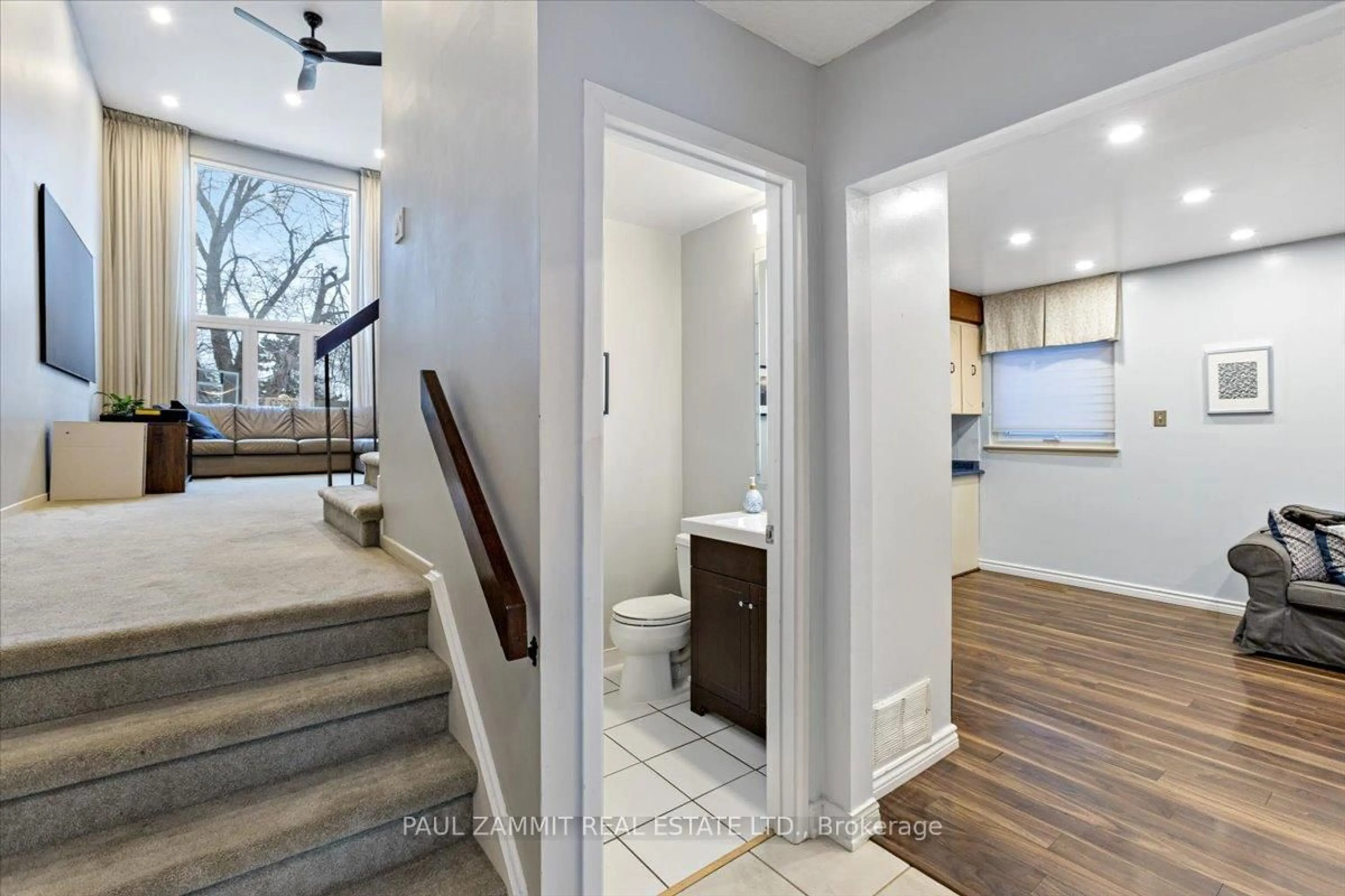 Indoor entryway for 204 Snowshoe Cres, Markham Ontario L3T 4M9