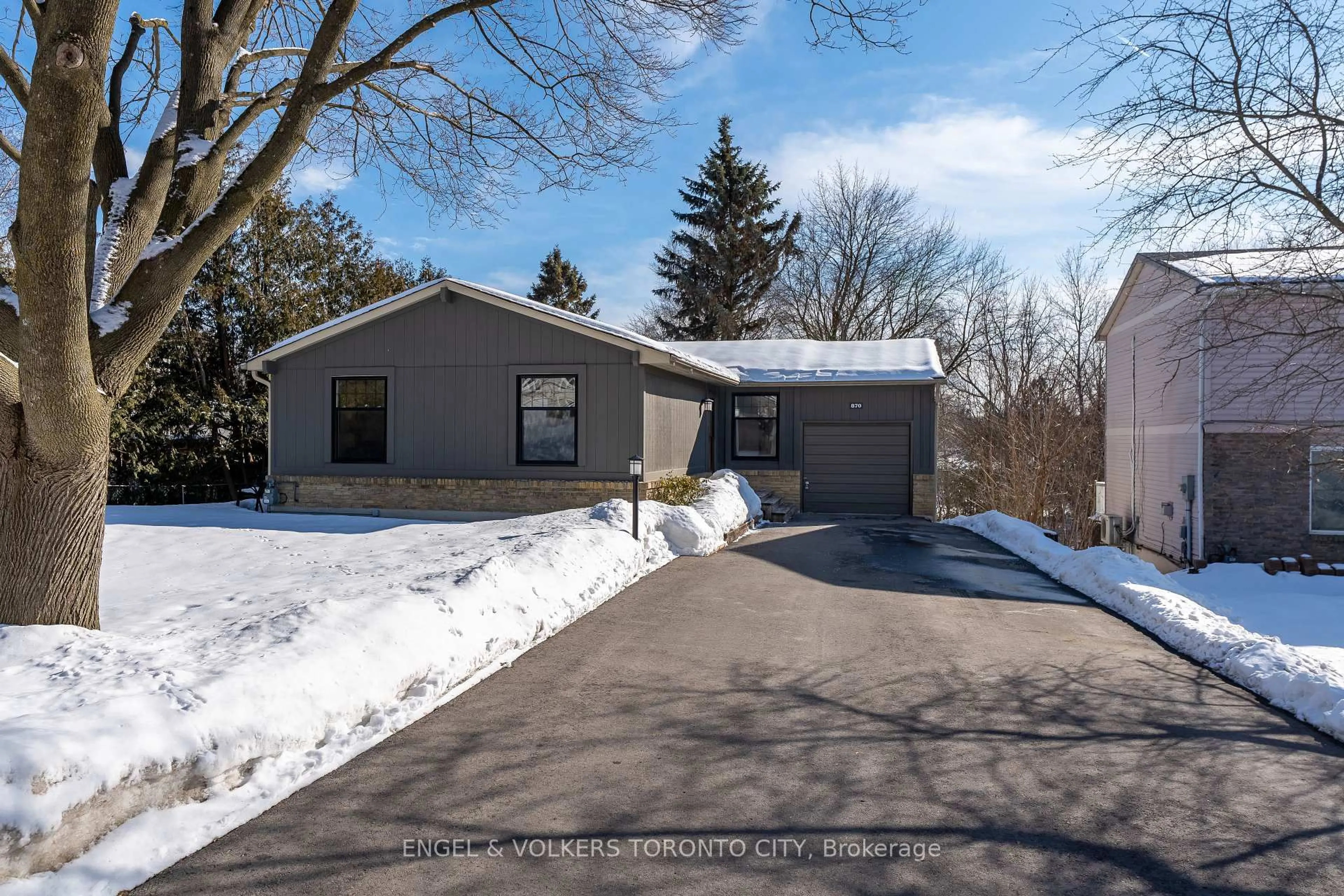 Unknown for 870 Boronia Cres, Newmarket Ontario L3Y 5J9