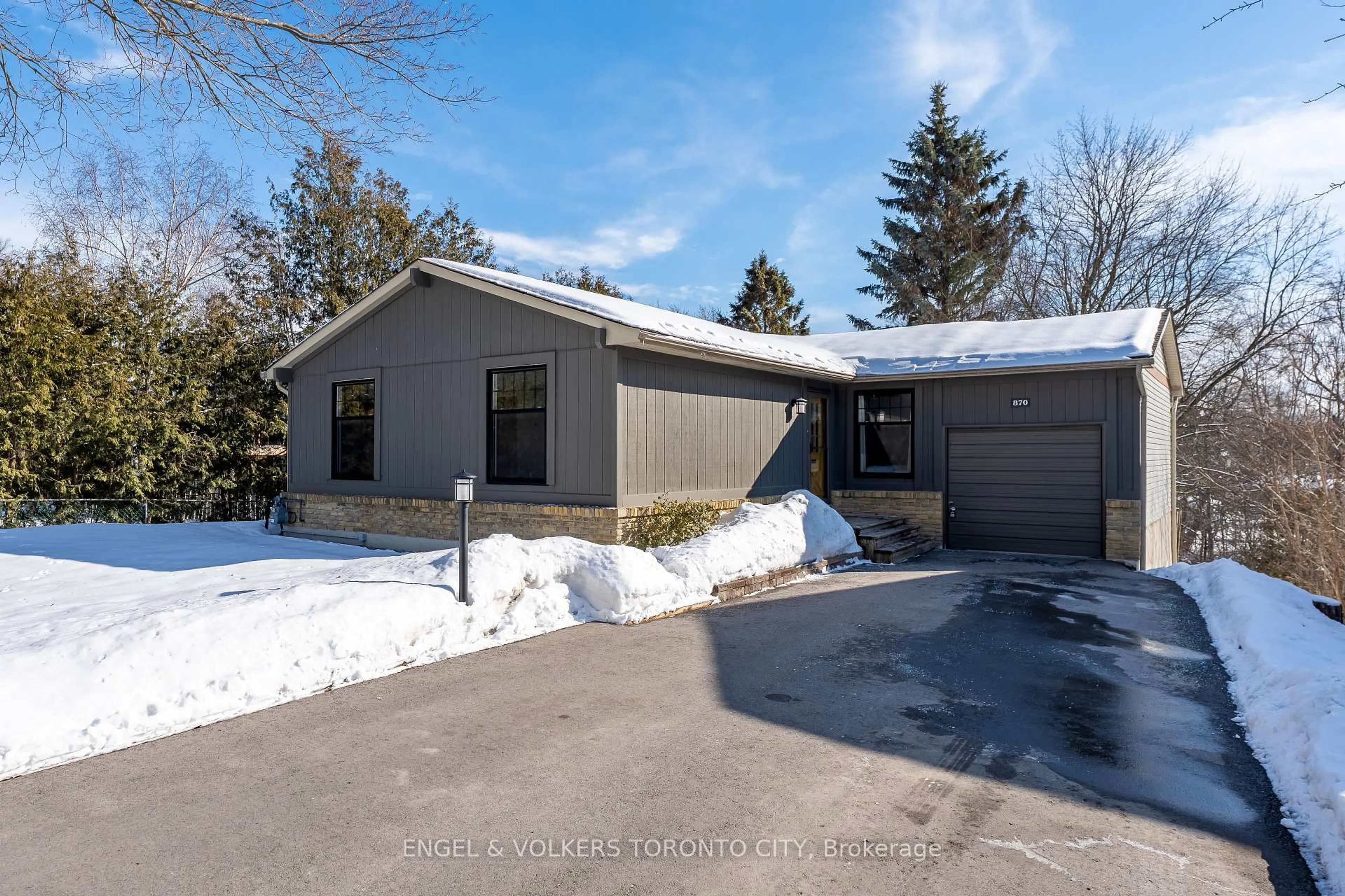 Unknown for 870 Boronia Cres, Newmarket Ontario L3Y 5J9