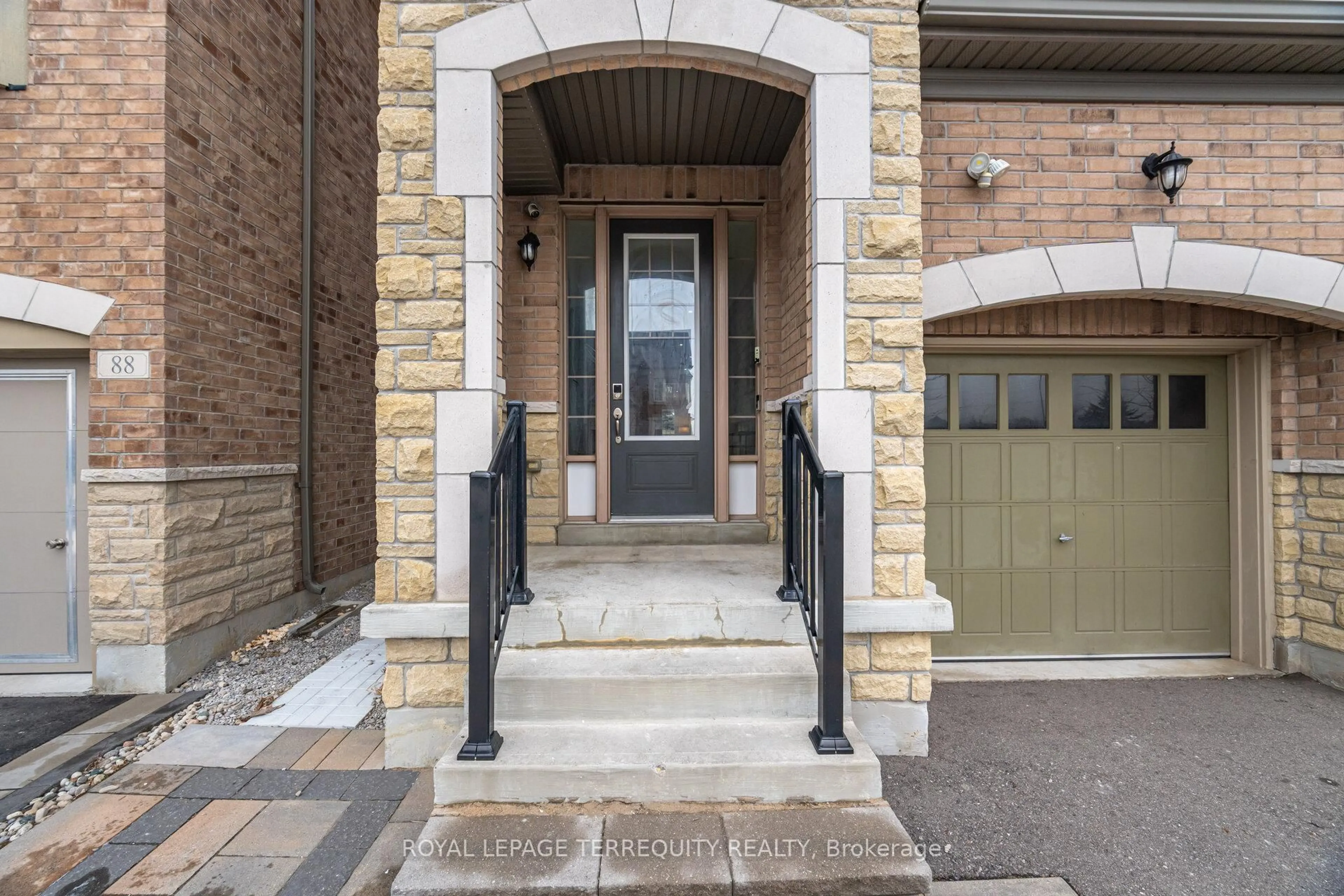 Indoor entryway for 86 Hatton Garden Rd, Vaughan Ontario L4H 3P8