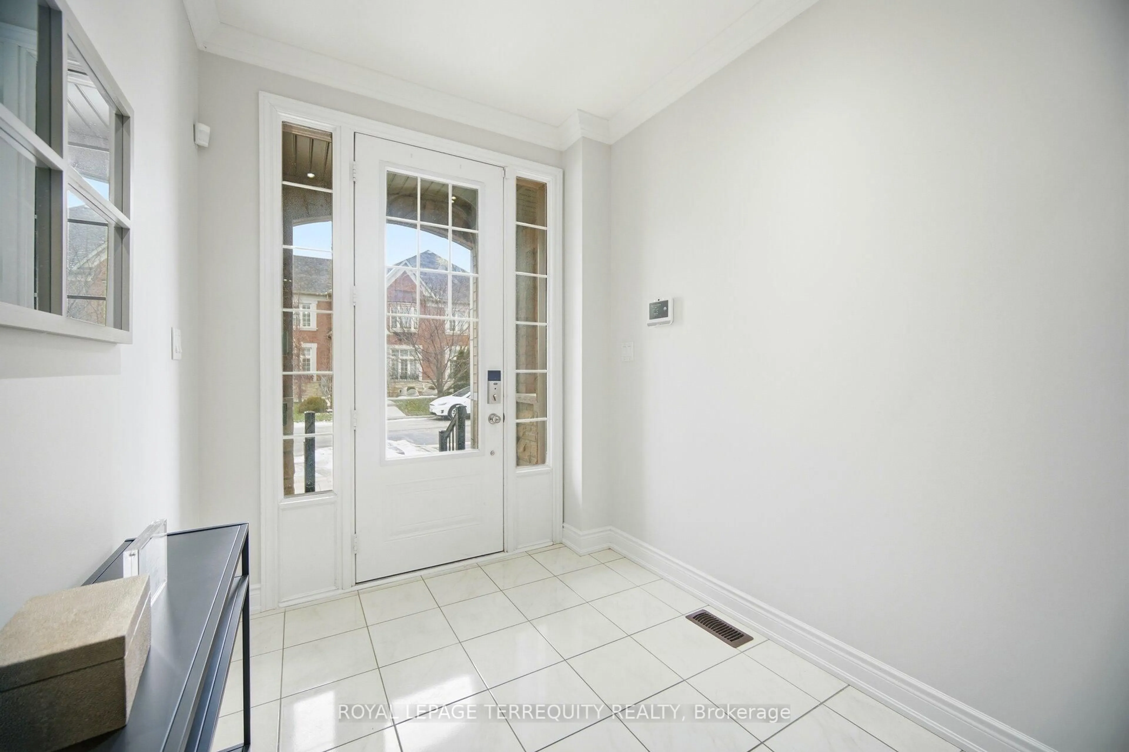 Indoor entryway for 86 Hatton Garden Rd, Vaughan Ontario L4H 3P8