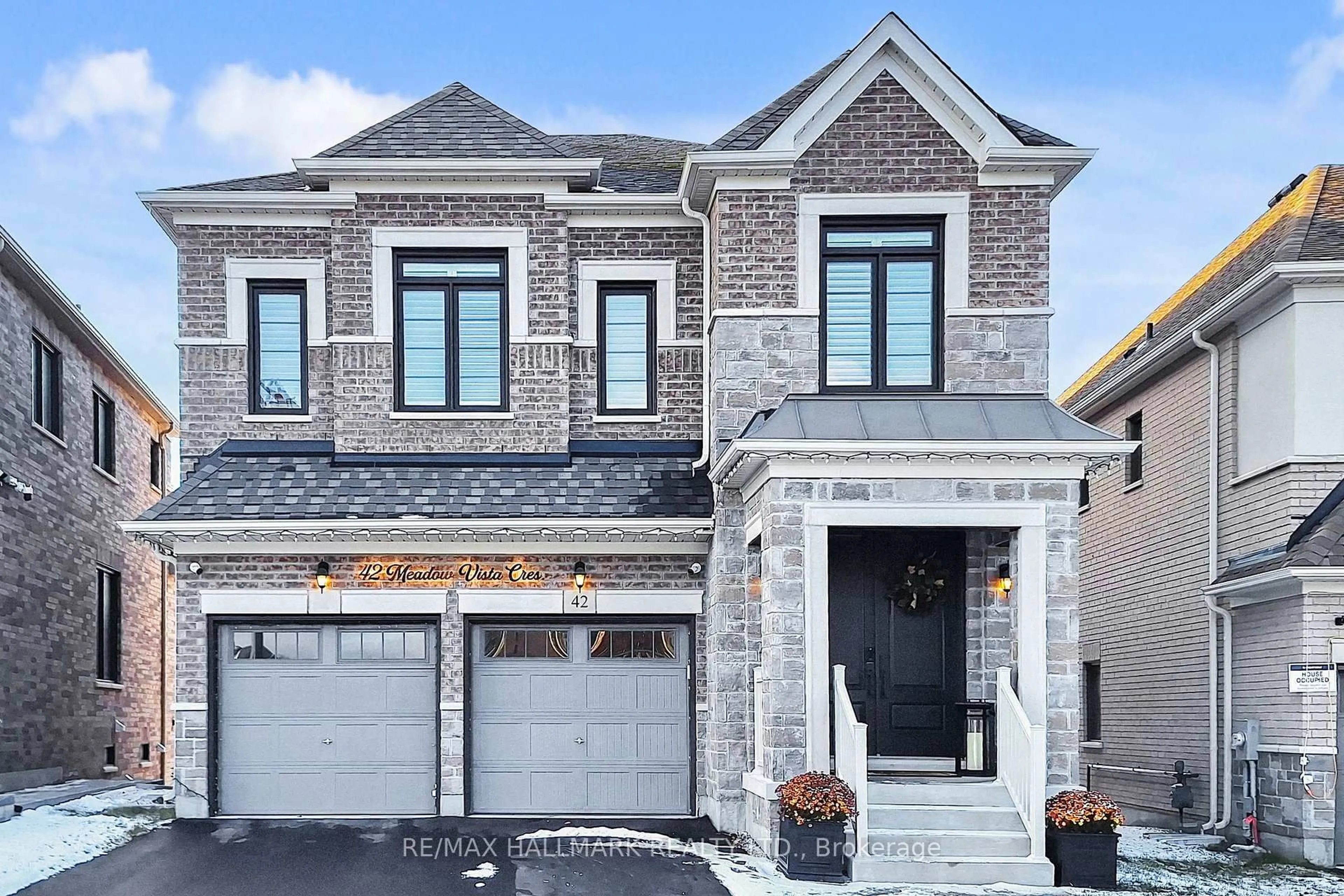 Home with brick exterior material, street for 42 Meadow Vista Cres, East Gwillimbury Ontario L9N 0T4