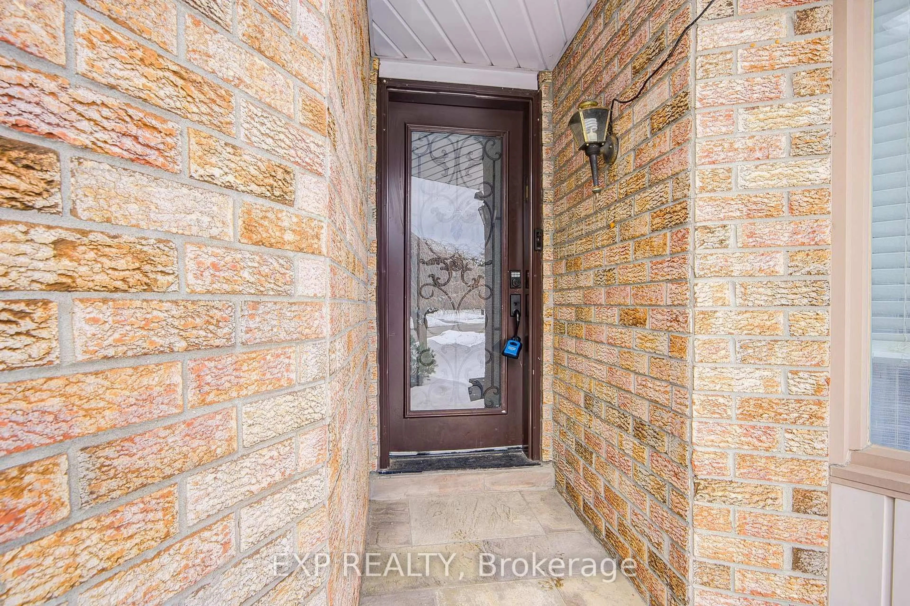Indoor entryway for 20 Joseph Aaron Blvd, Vaughan Ontario L4J 6J2