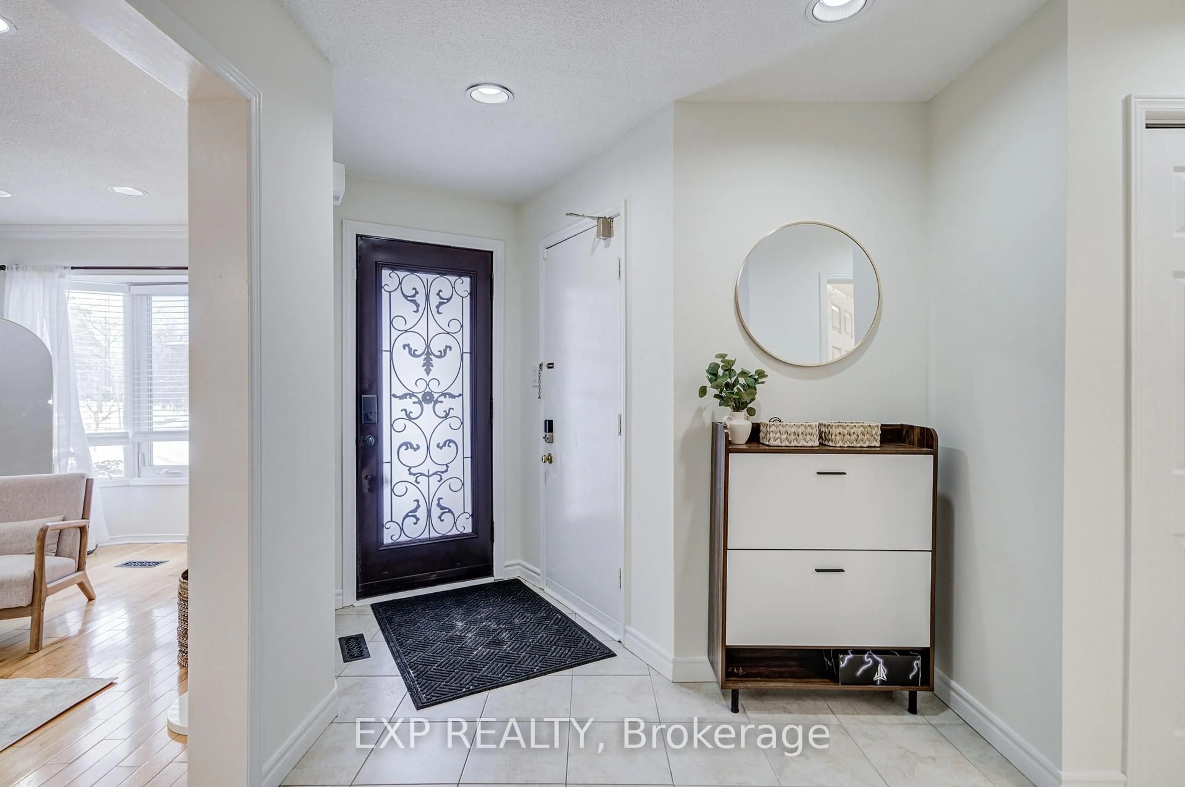 Indoor entryway for 20 Joseph Aaron Blvd, Vaughan Ontario L4J 6J2