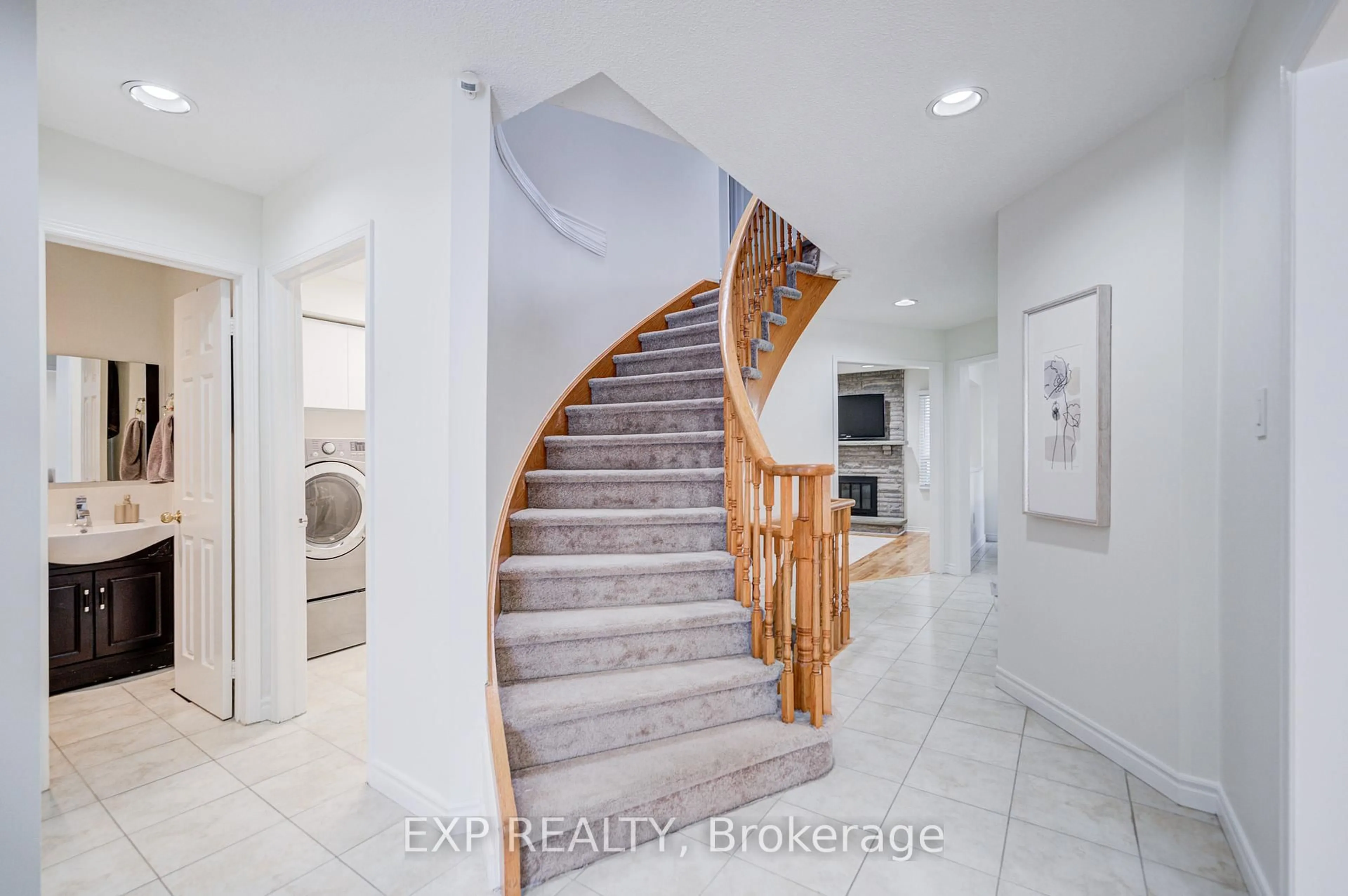 Indoor entryway for 20 Joseph Aaron Blvd, Vaughan Ontario L4J 6J2