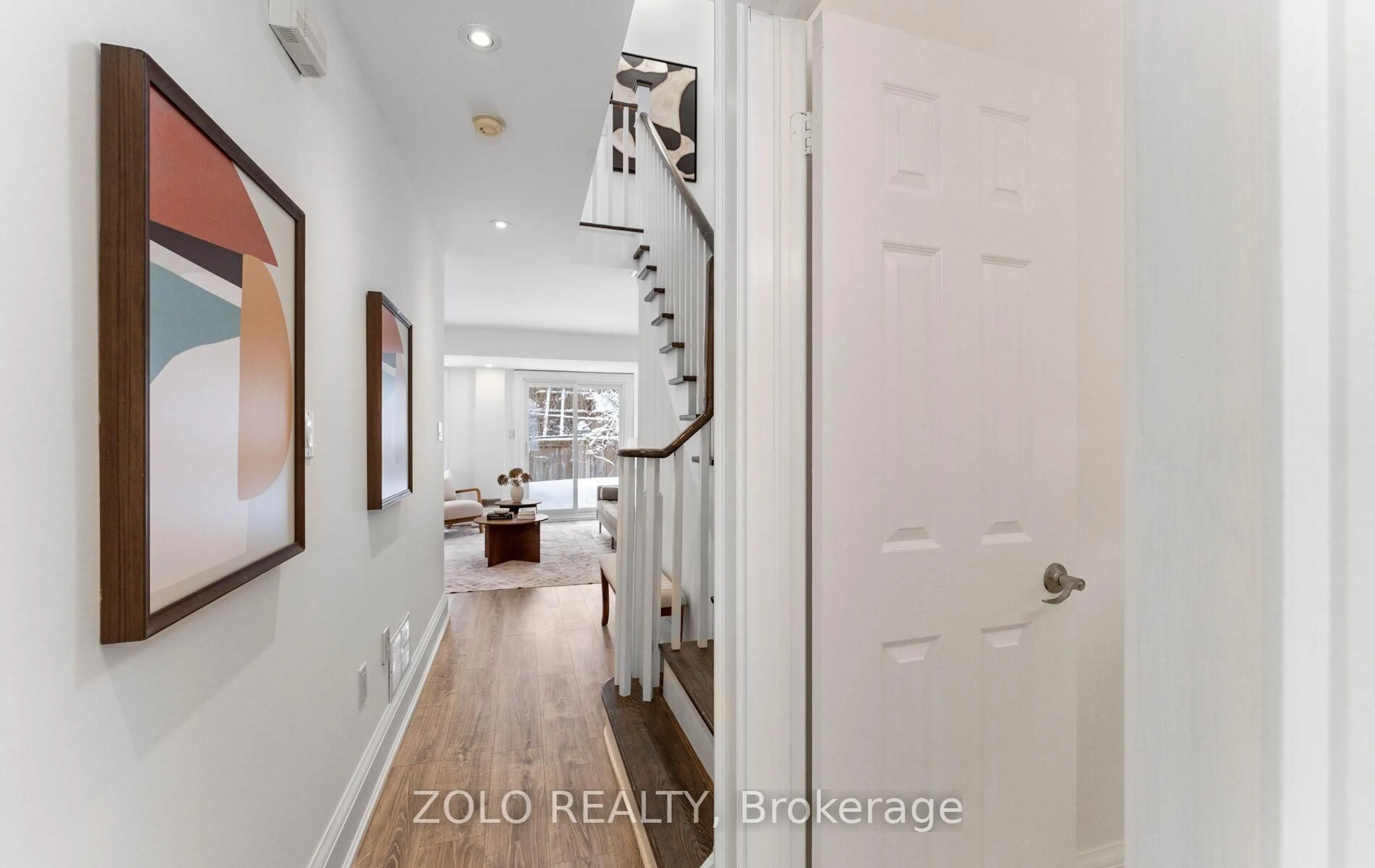 Indoor entryway for 8 Burgon Pl, Aurora Ontario L4G 7Y2