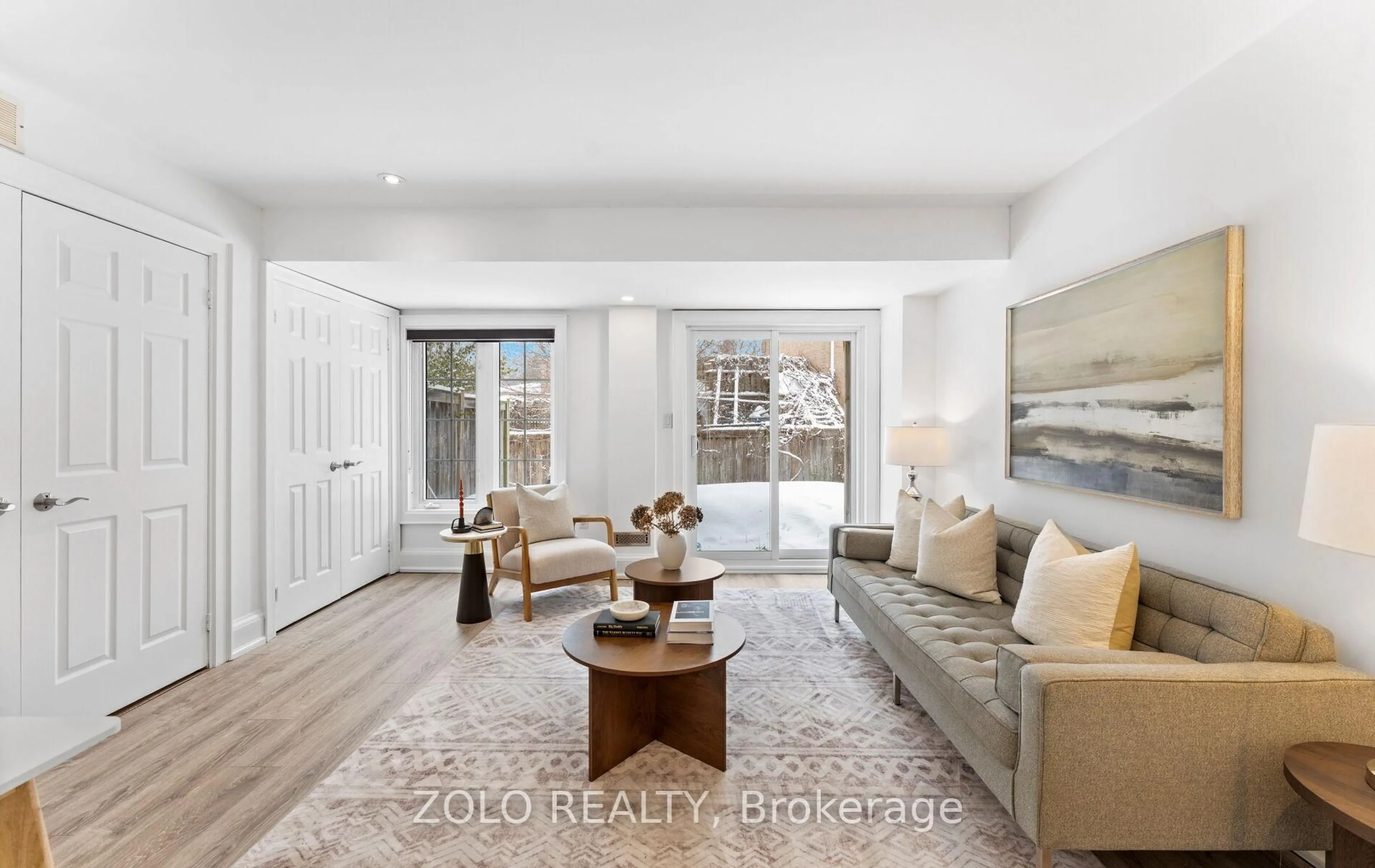 Living room with furniture, unknown for 8 Burgon Pl, Aurora Ontario L4G 7Y2