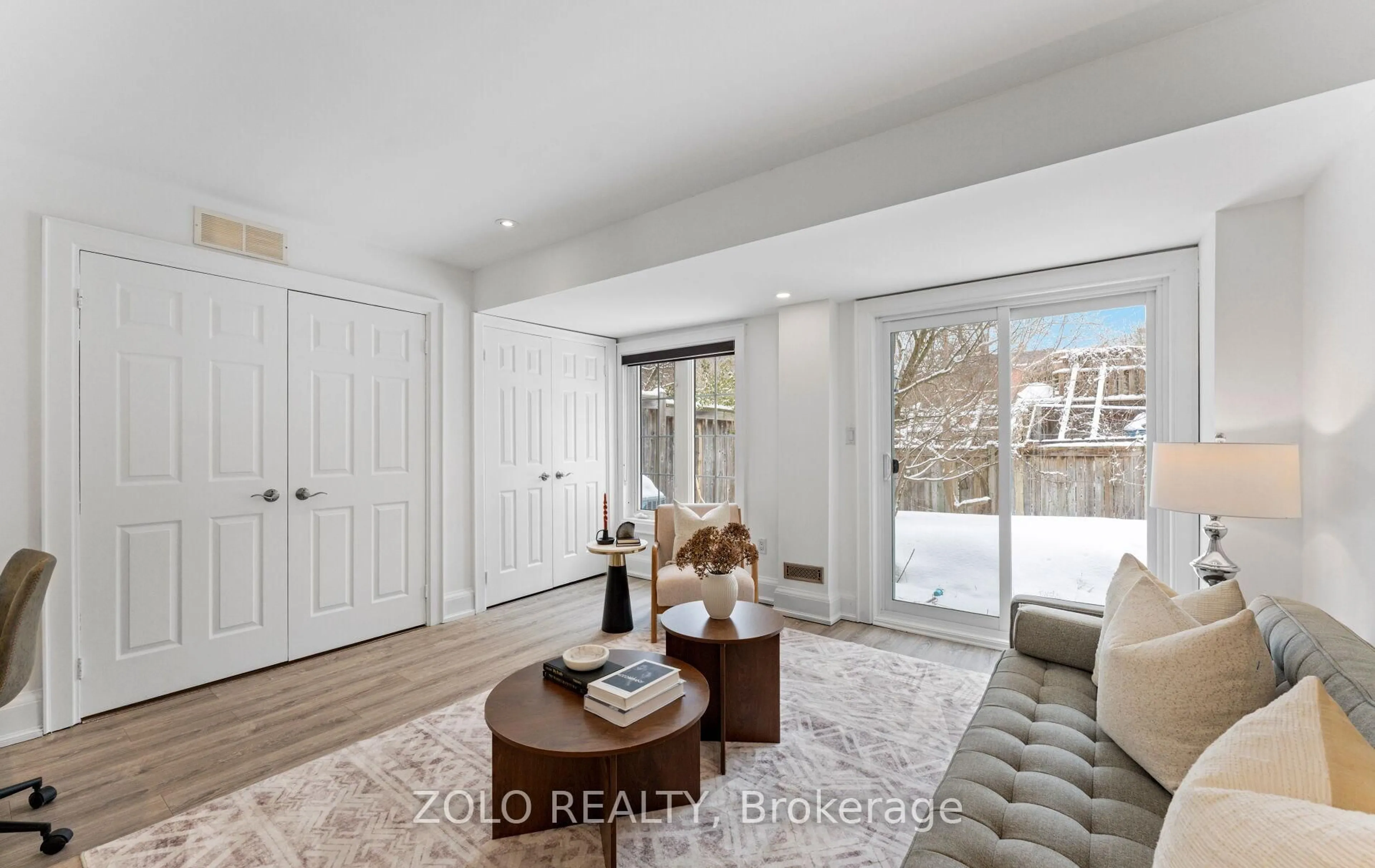 Indoor entryway for 8 Burgon Pl, Aurora Ontario L4G 7Y2