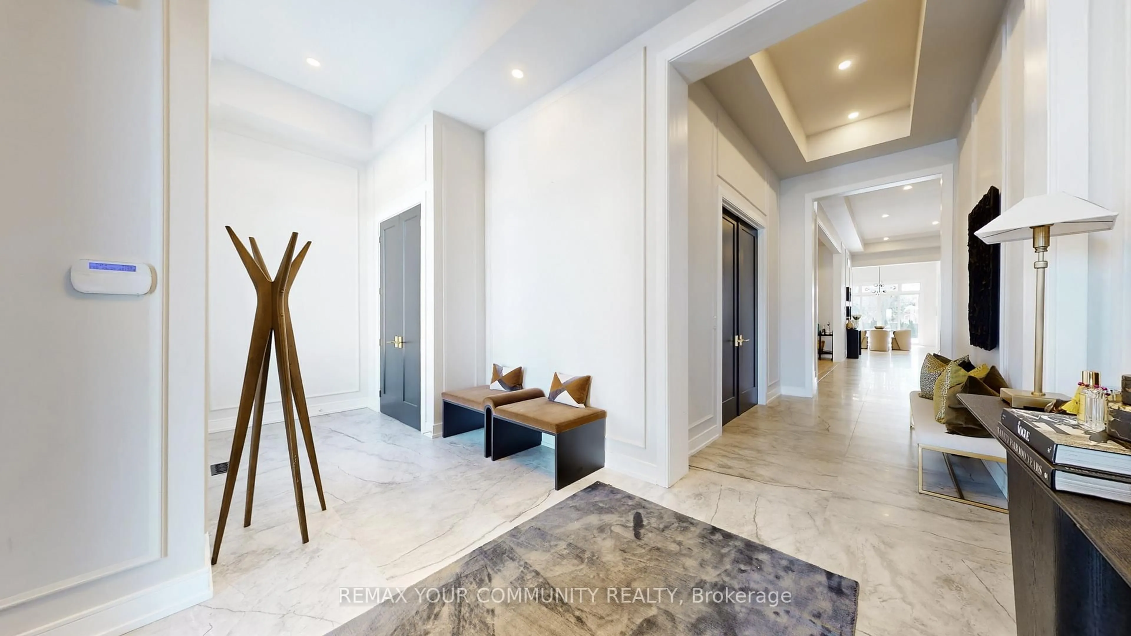 Indoor foyer for 85A ELM GROVE Ave, Richmond Hill Ontario L4E 2W8