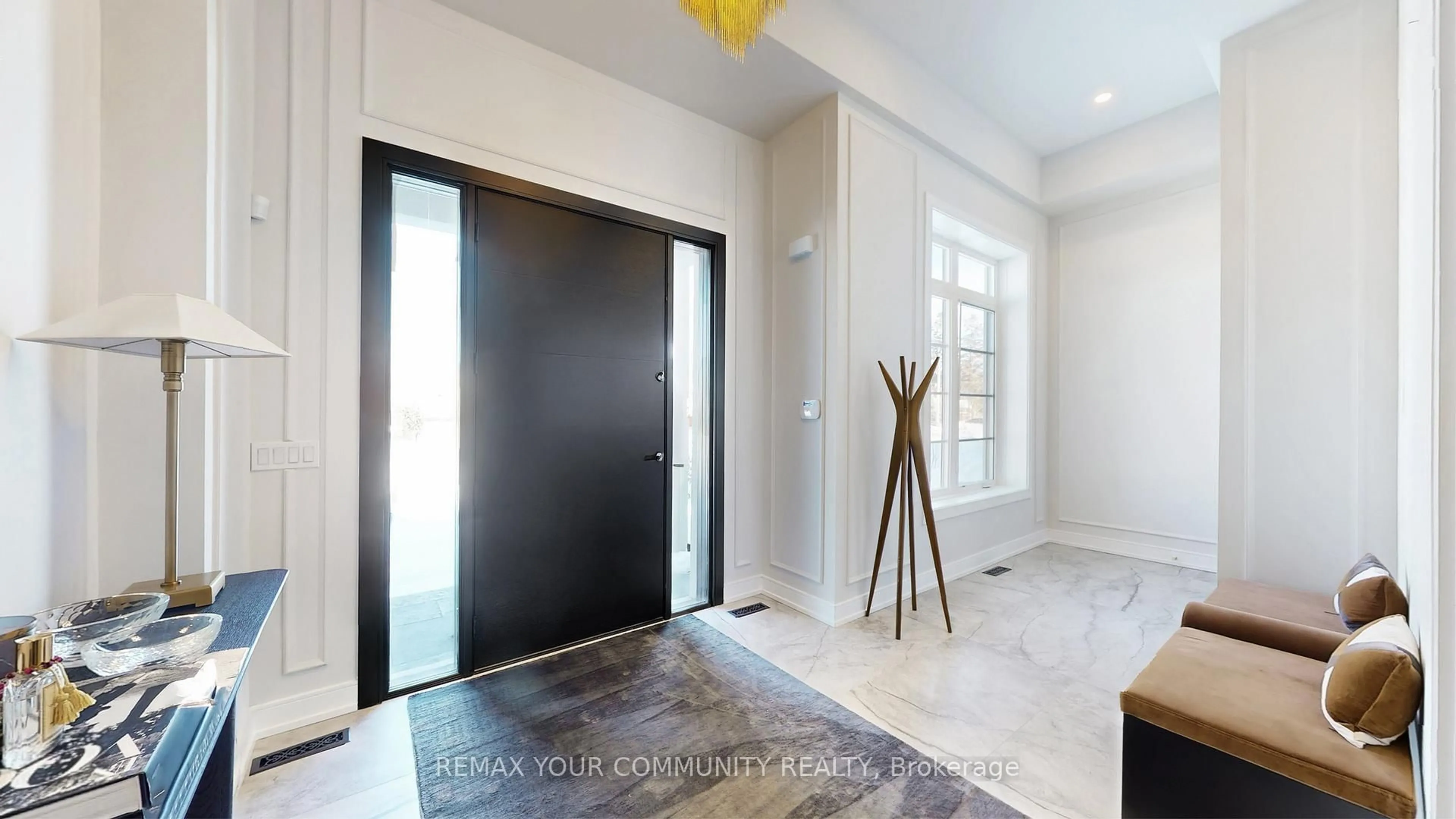 Indoor entryway for 85A ELM GROVE Ave, Richmond Hill Ontario L4E 2W8
