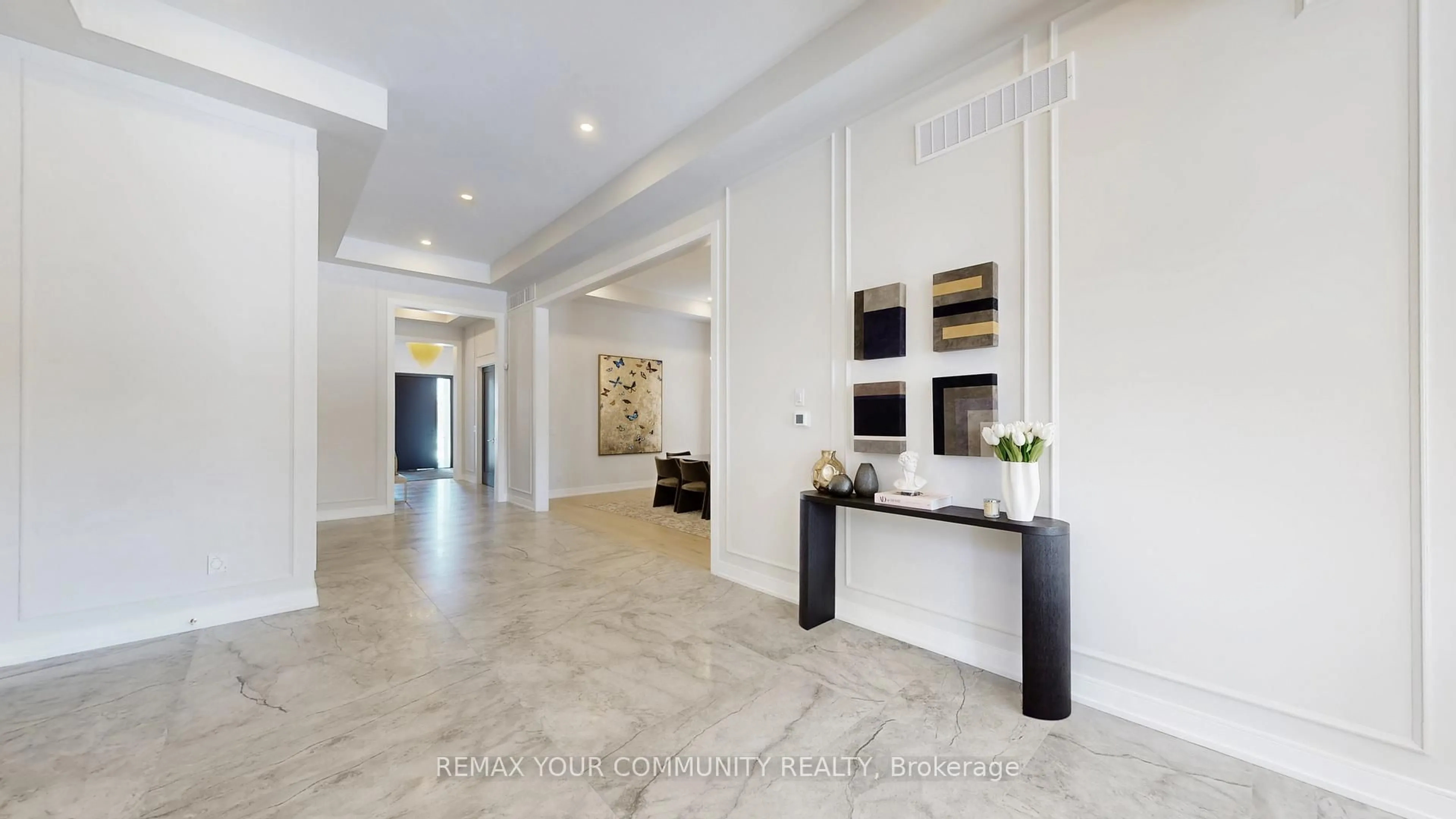 Indoor foyer for 85A ELM GROVE Ave, Richmond Hill Ontario L4E 2W8